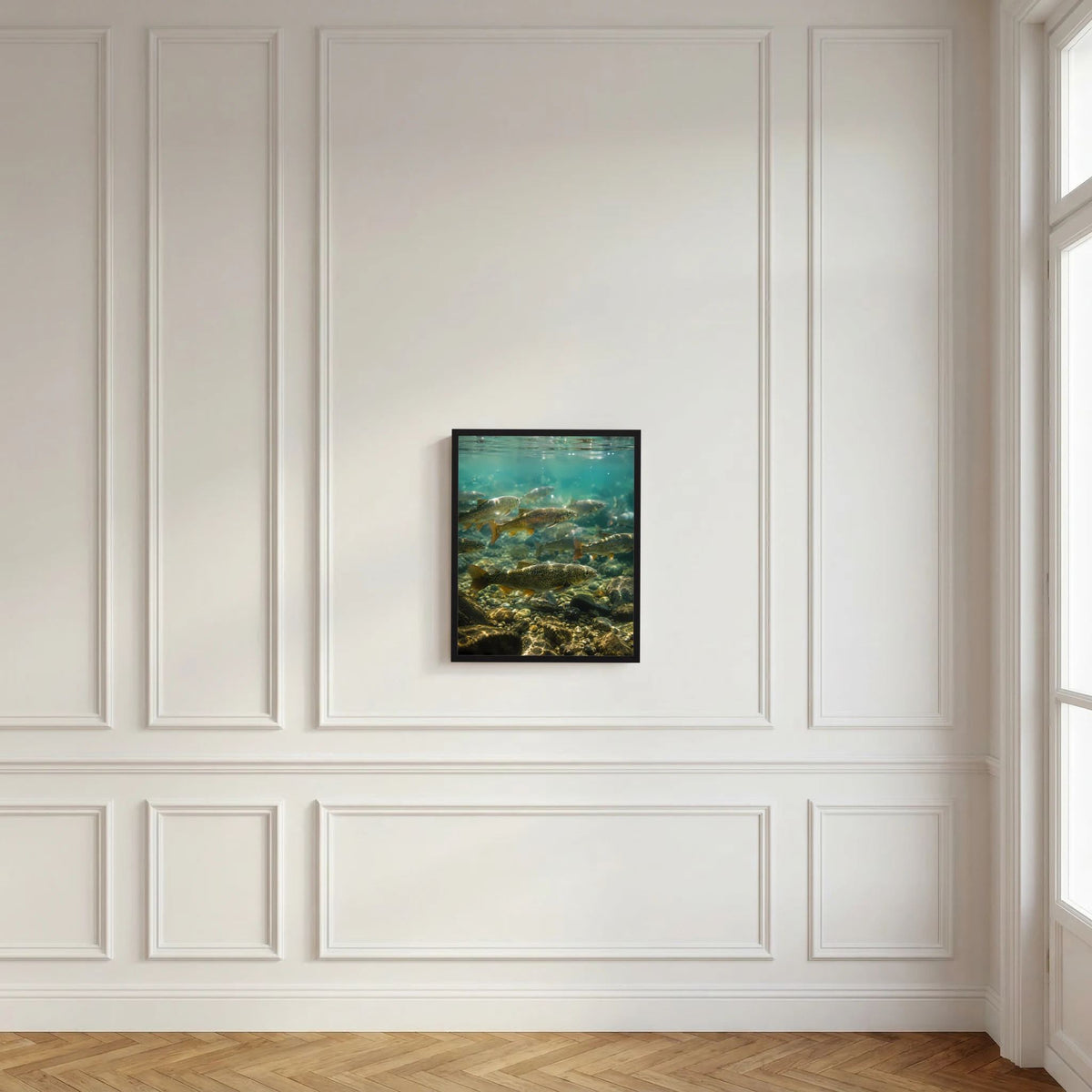 Wandposter im Hochformat mit Unterwasseransicht: Forellen über Flusssteinen