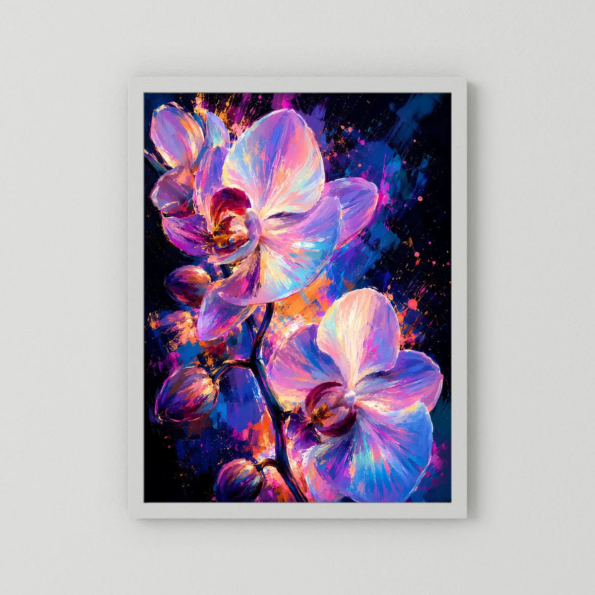 Gerahmtes Poster im Weißrahmen mit leuchtenden Orchideen in Pink, Violett und Blau