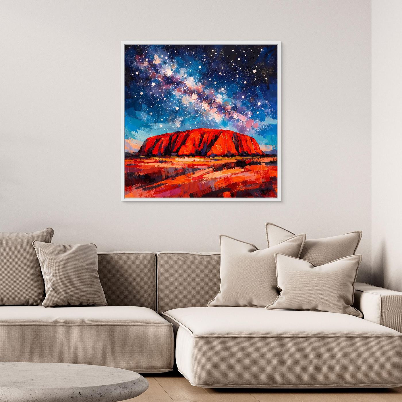 Wandbild mit Sternenhimmel und Milchstraße über rotem Felsen, abstrakte Landschaft in Blau und Rot