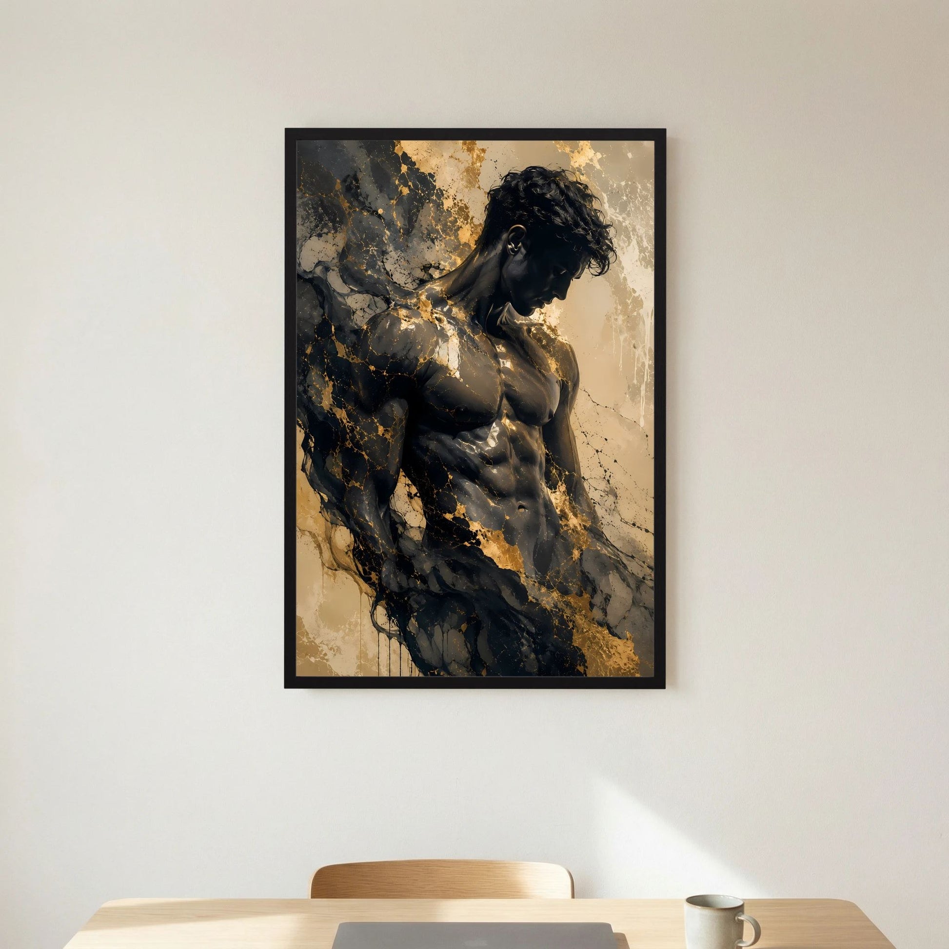 Hochformat-Poster im schwarzen Rahmen mit abstraktem Männerkörper in Schwarz und Gold