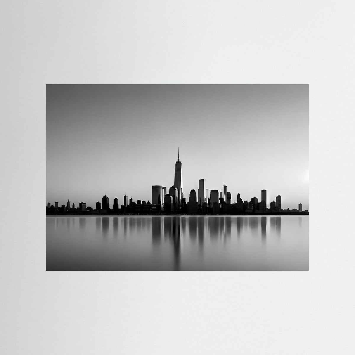 Poster im Querformat mit Schwarz-Weiß-Skyline und ruhiger Spiegelung im Wasser