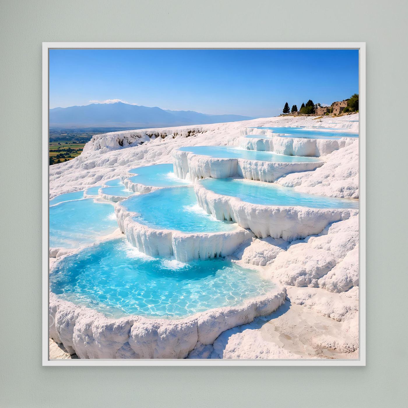 Leinwandbild mit türkisen Thermalbecken und weißen Kalkterrassen, mit weißem Rahmen