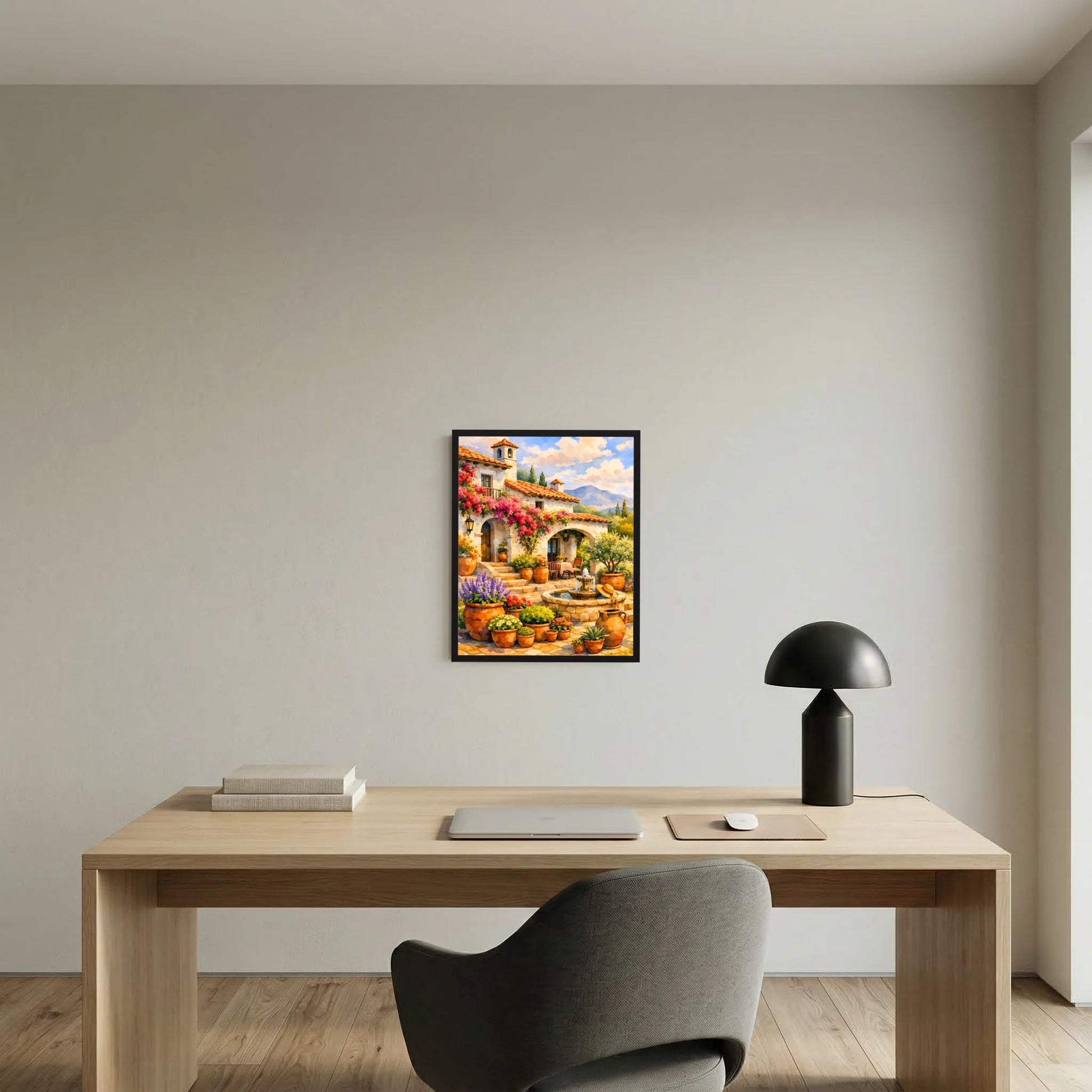 Hochformatiges Kunstposter mit mediterranem Innenhof, Blumen und Brunnen, schwarzer Rahmen