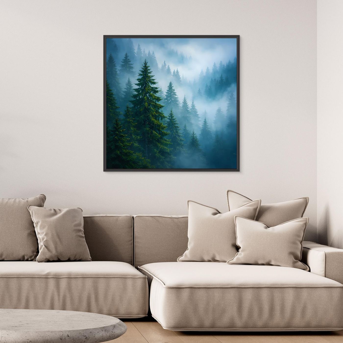 Leinwandbild mit Tannenwald-Motiv und Nebel, rechteckig, schwarzer Rahmen