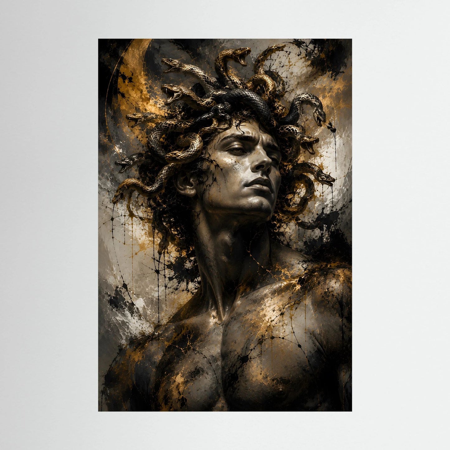 Hochformat-Artprint mit Porträt einer Frau mit Schlangen, Schwarz-Gold und Spritzeffekten