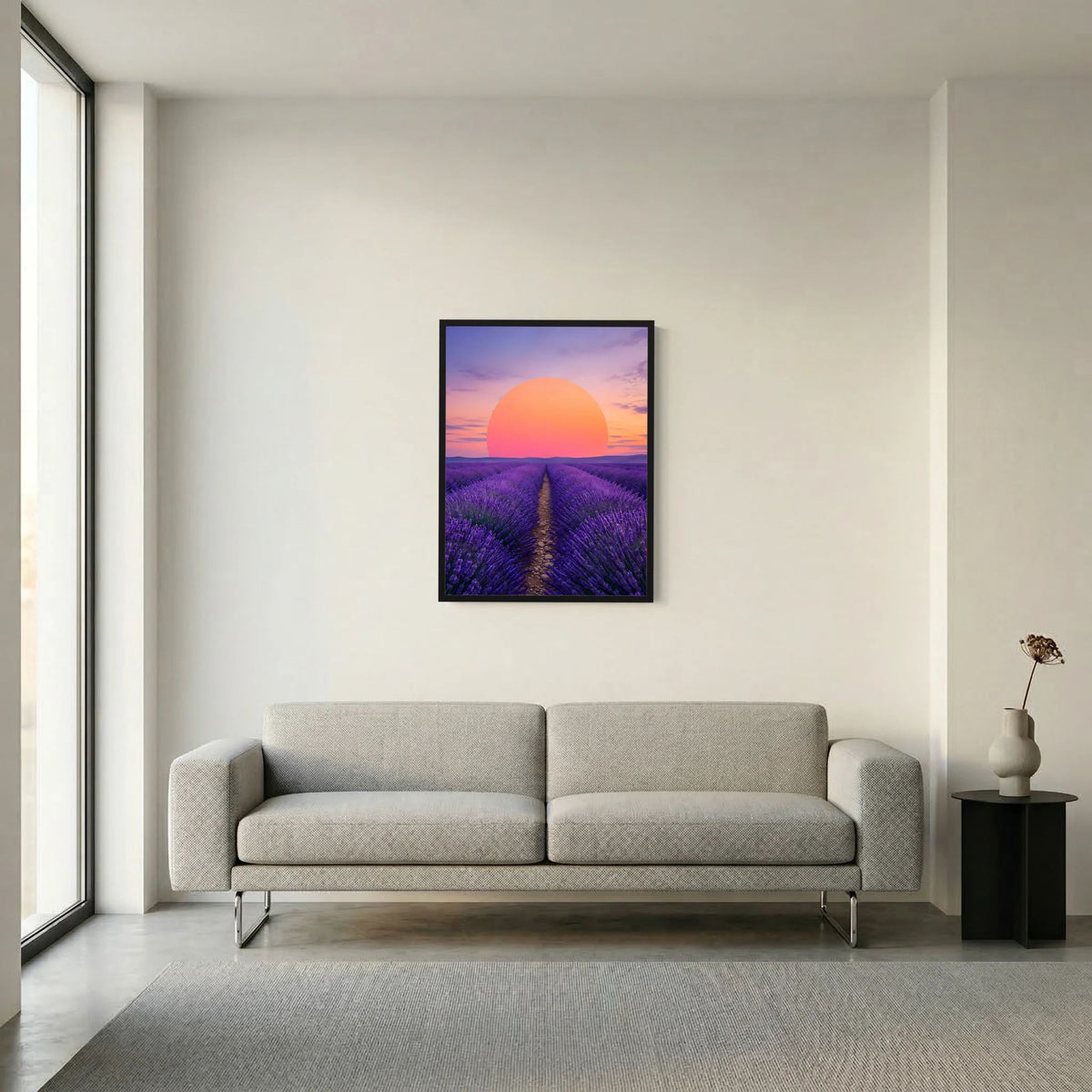 Schwarz gerahmtes Hochformat-Poster mit violettem Lavendelfeld und orangefarbener Sonne