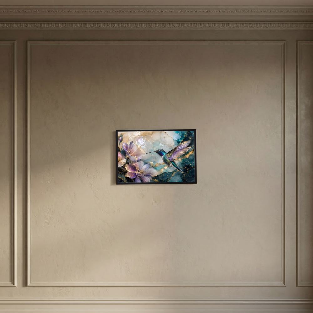 Wandbild mit Kolibri zwischen Blüten, Türkis und Violett, schwarzer Rahmen