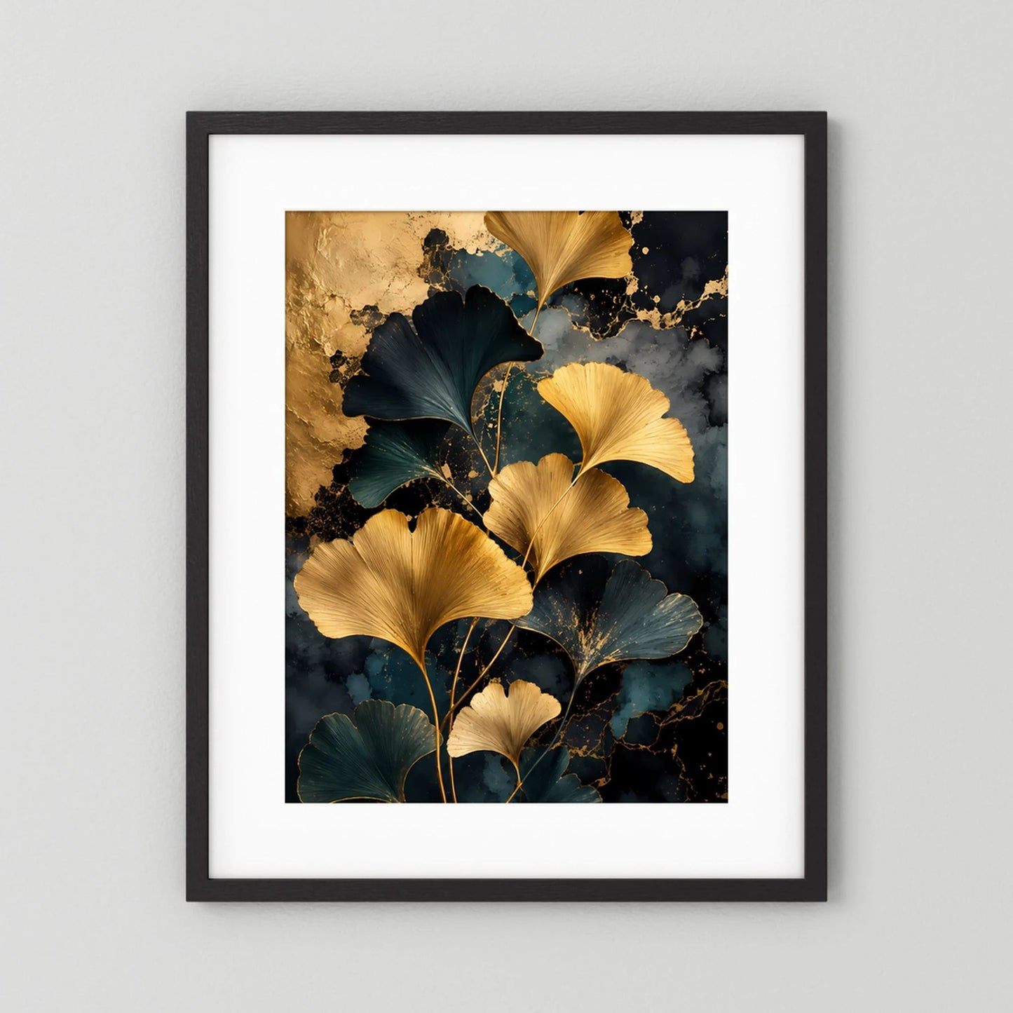 Poster mit goldenen Ginkgo-Blättern, im schwarzen Holzrahmen mit weißer Einfassung