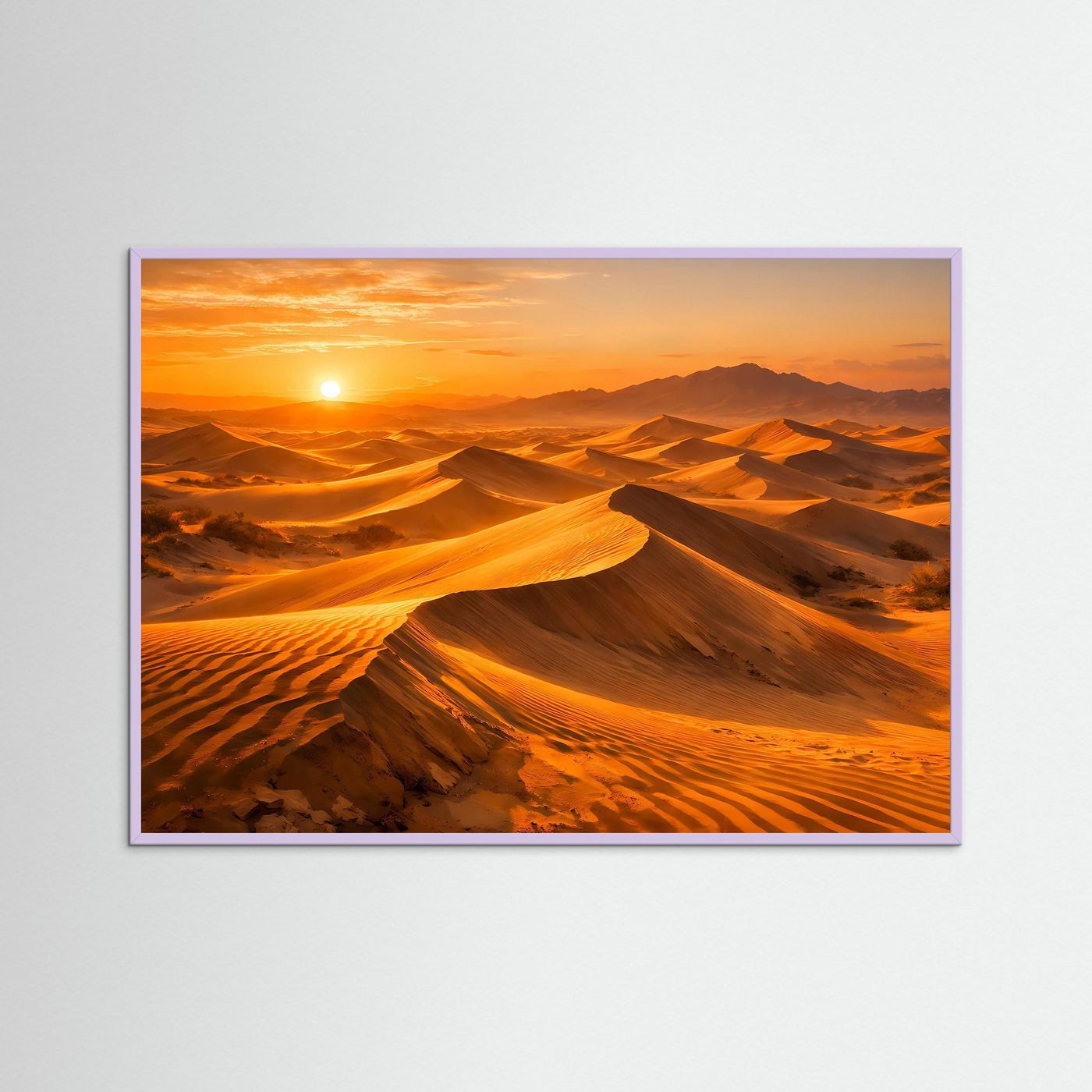 Wandbild Wüstenlandschaft mit goldenen Sanddünen im Abendlicht, lila Rahmen