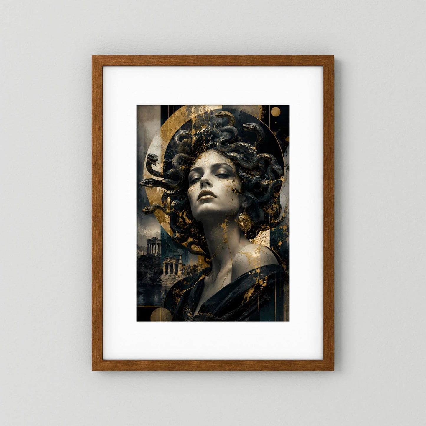 Hochformat-Poster mit Frauengesicht und Schlangenhaar in Schwarz und Gold, Holzrahmen