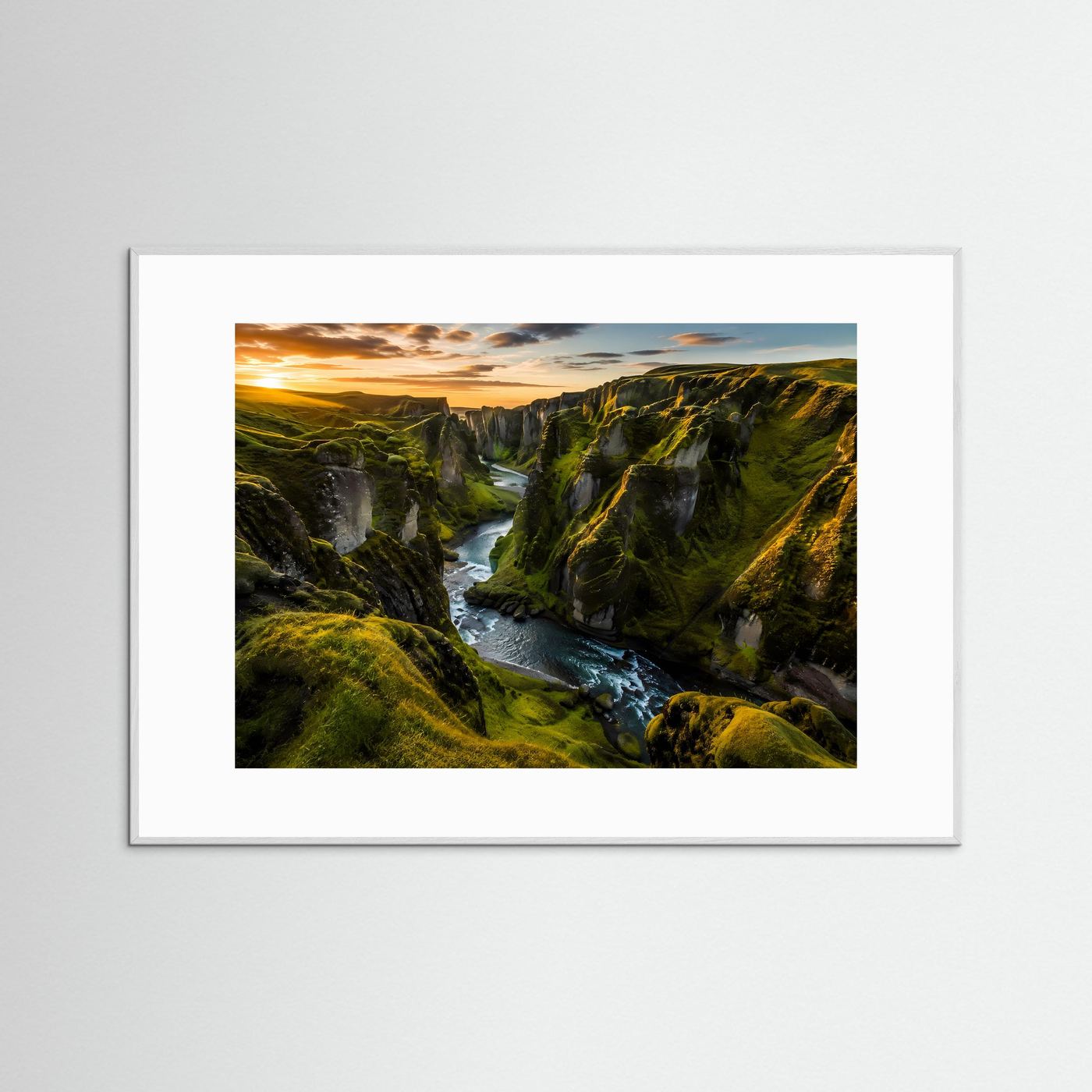 Grüne Schlucht im goldenen Sonnenlicht | Isländische Canyon-Landschaft Poster Querformat