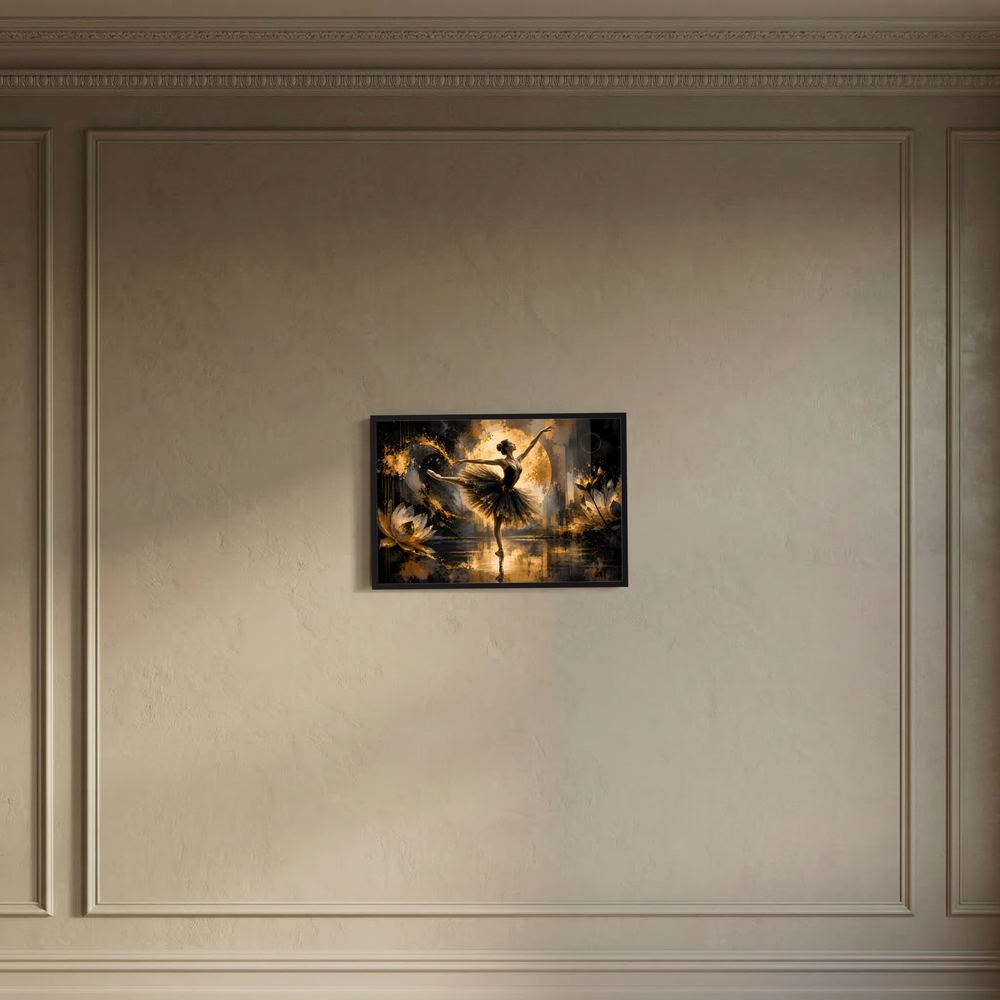 Wandposter mit Ballerina in Schwarz und Gold, schwarzer Rahmen auf heller Wand