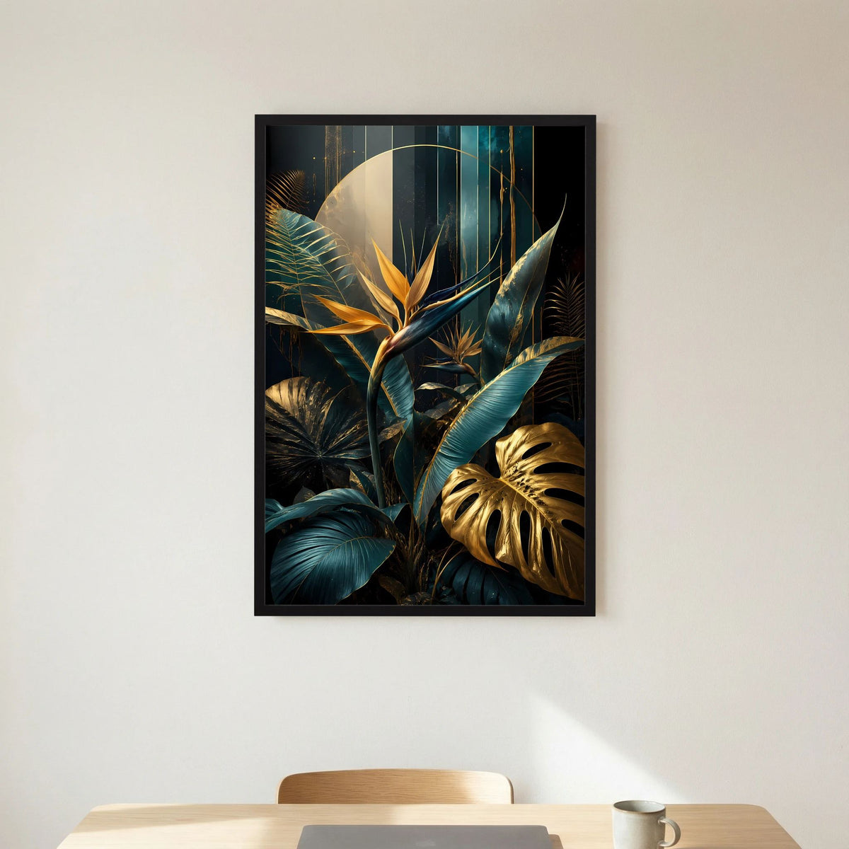 Gerahmtes Poster mit tropischen Blättern in Petrol und Gold, schwarze Rahmung im Hochformat