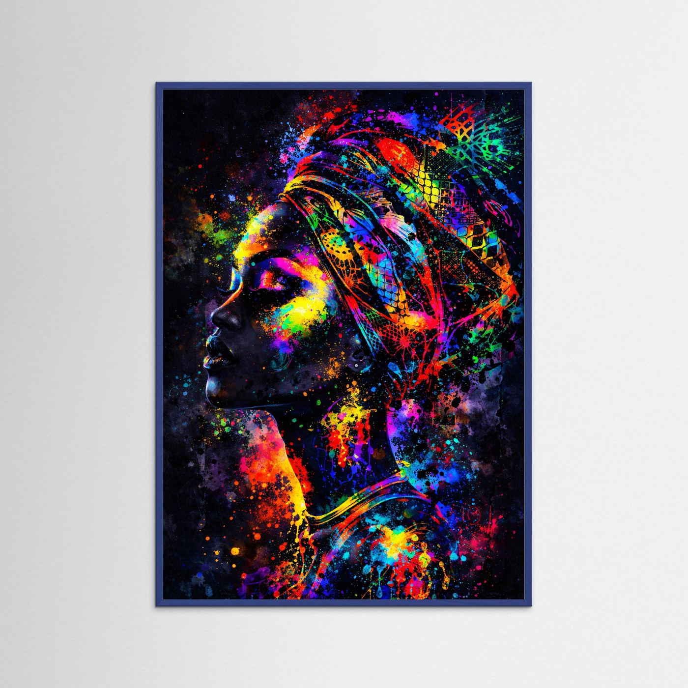 Hochformatiges Kunstposter mit blauem Holzrahmen: abstraktes Neon-Porträt einer Frau.