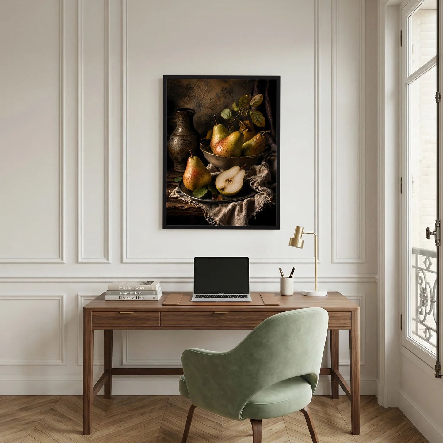 Poster mit Birnen, Keramikkrug und Stoffdecke, schwarzer Rahmen an der Wand