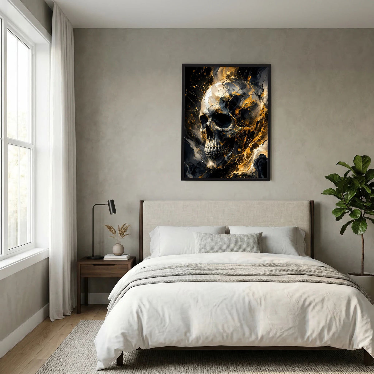 Hochformatposter mit weißem Totenkopf und Gold-Flammen, im schwarzen Rahmen