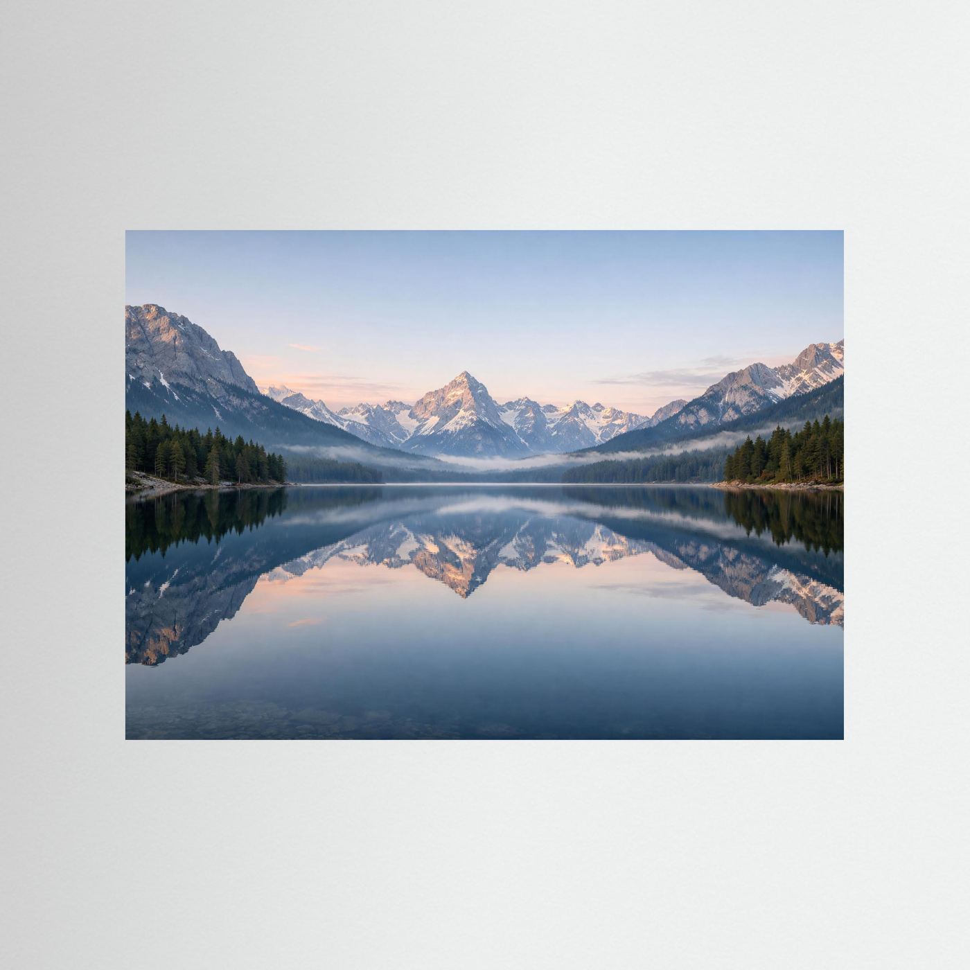 Panoramaposter mit Alpenpanorama und Spiegelsee, querformat, ohne sichtbaren Rahmen