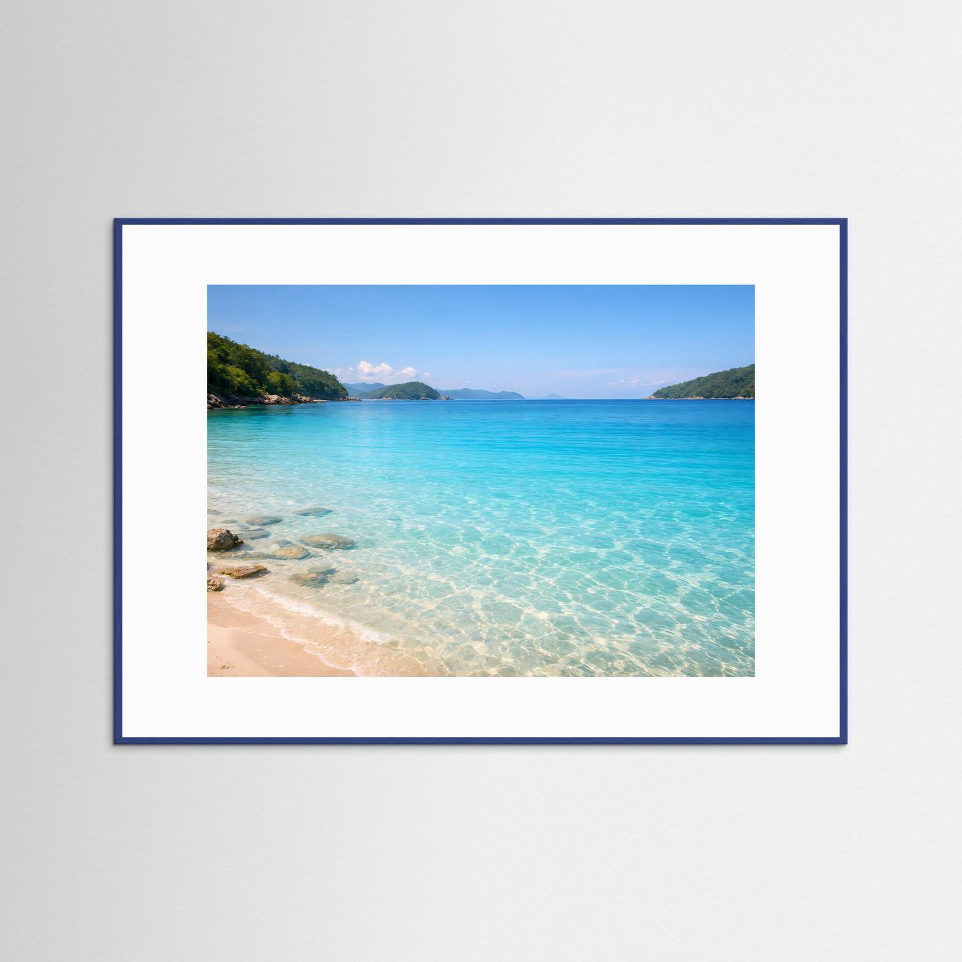 Tropischer Strand Poster Querformat | Türkisblaues Meer Wandbild | Exotische Küstenlandschaft Naturkunst