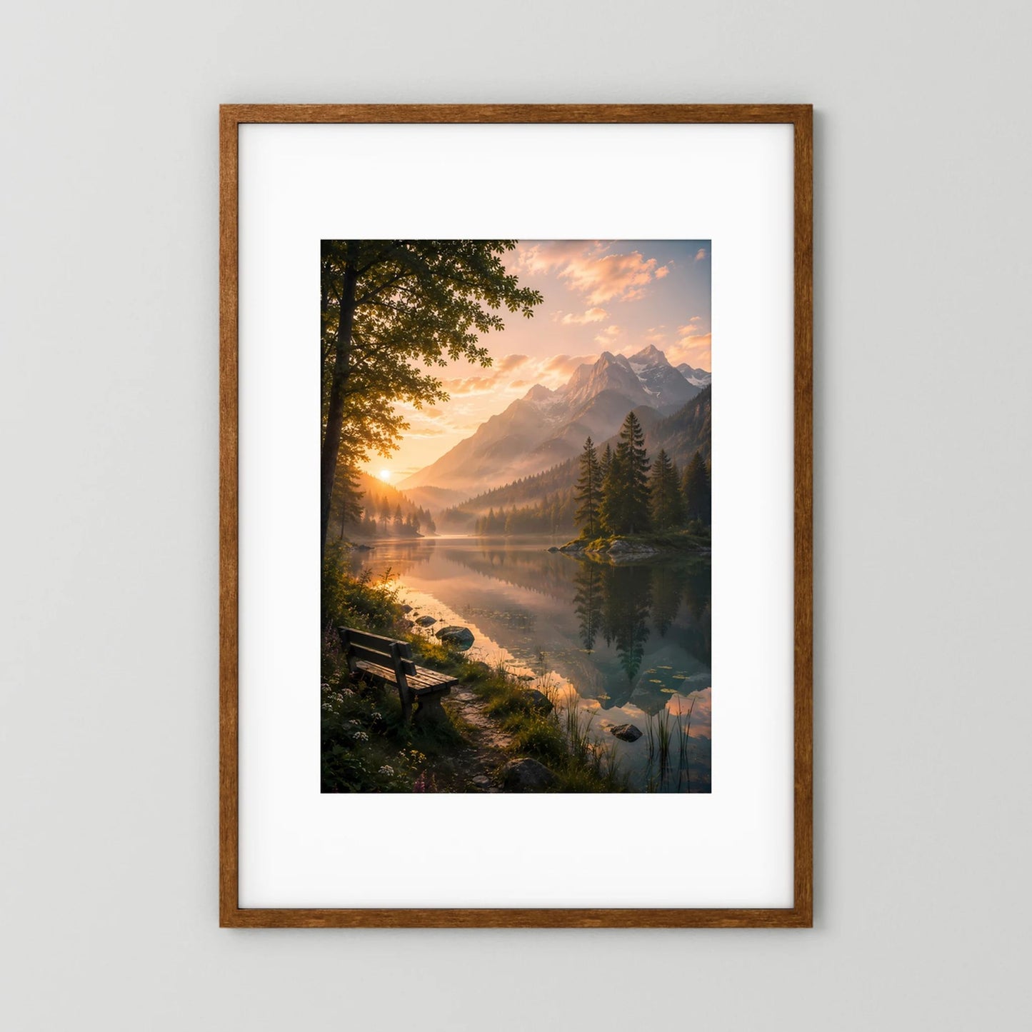 Bergsee im Sonnenuntergang | Ruhige Alpenlandschaft mit Sitzbank | Poster Hochformat
