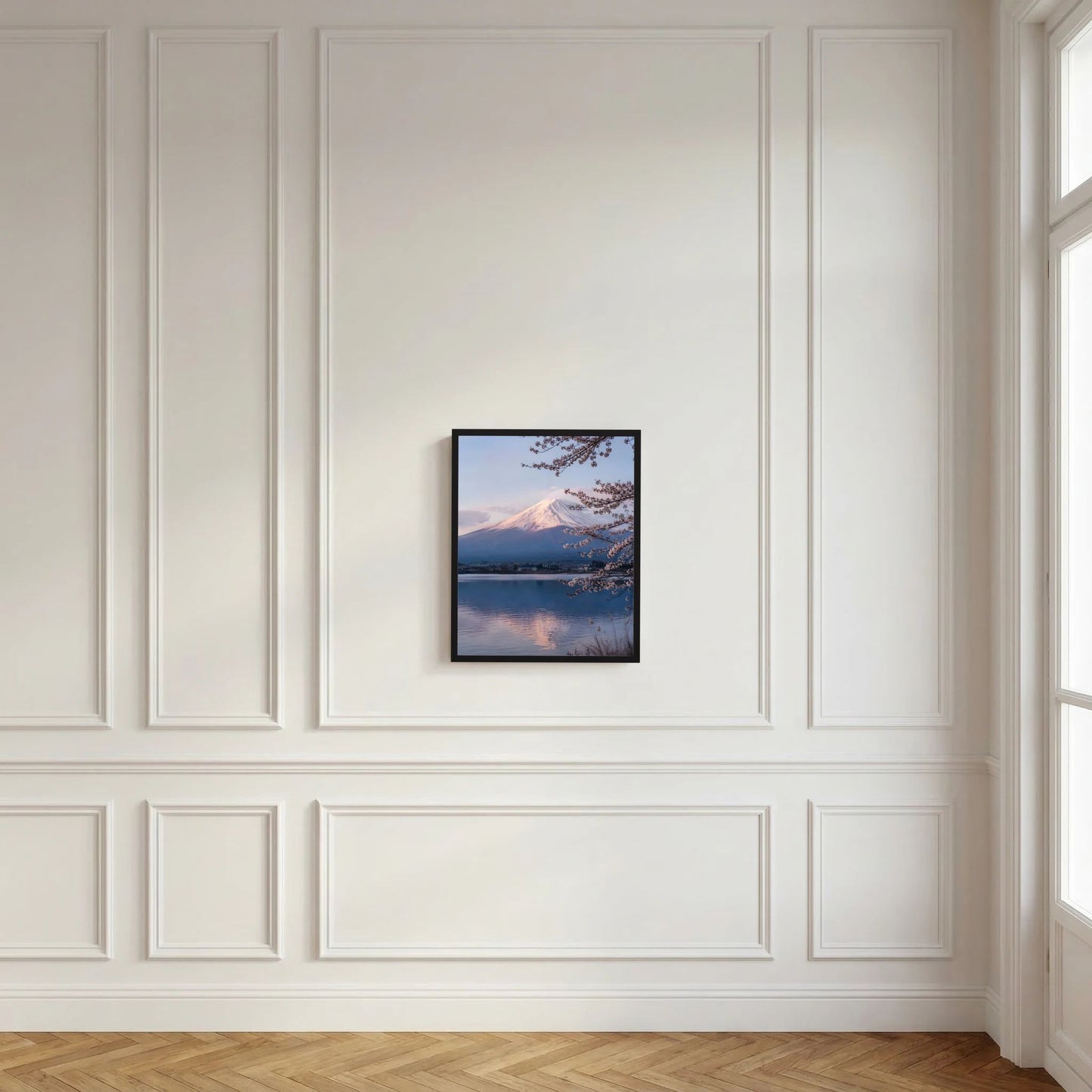Gerahmtes Hochformat-Kunstposter: Berg bei Dämmerung, Kirschblüten am See