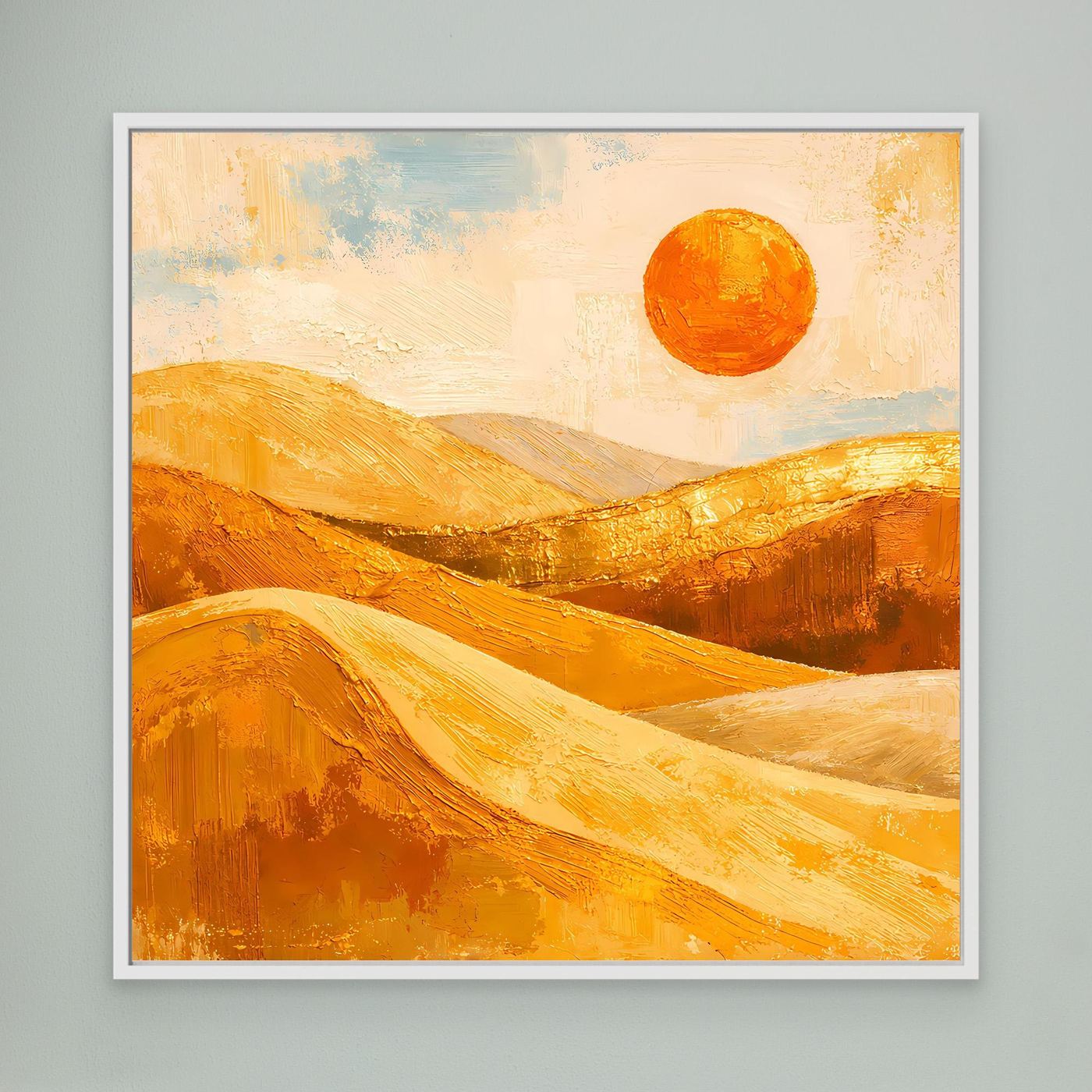 Wandbild mit abstrakten goldenen Dünen und orangefarbener Sonne, weiß gerahmt
