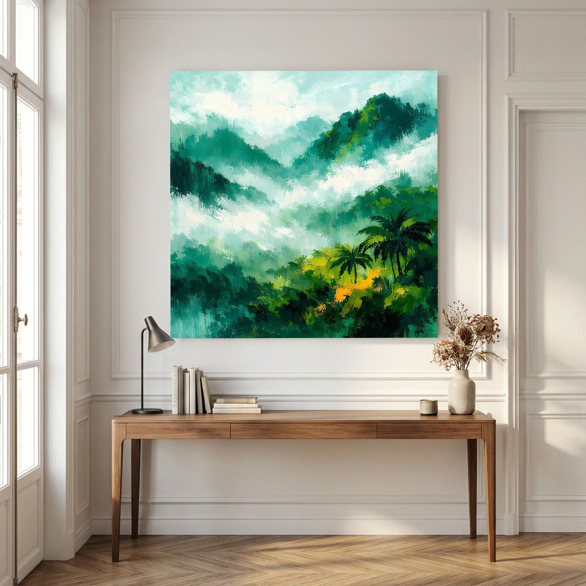 Leinwandbild mit grünen Dschungelhöhen, Nebelwolken und Palmen