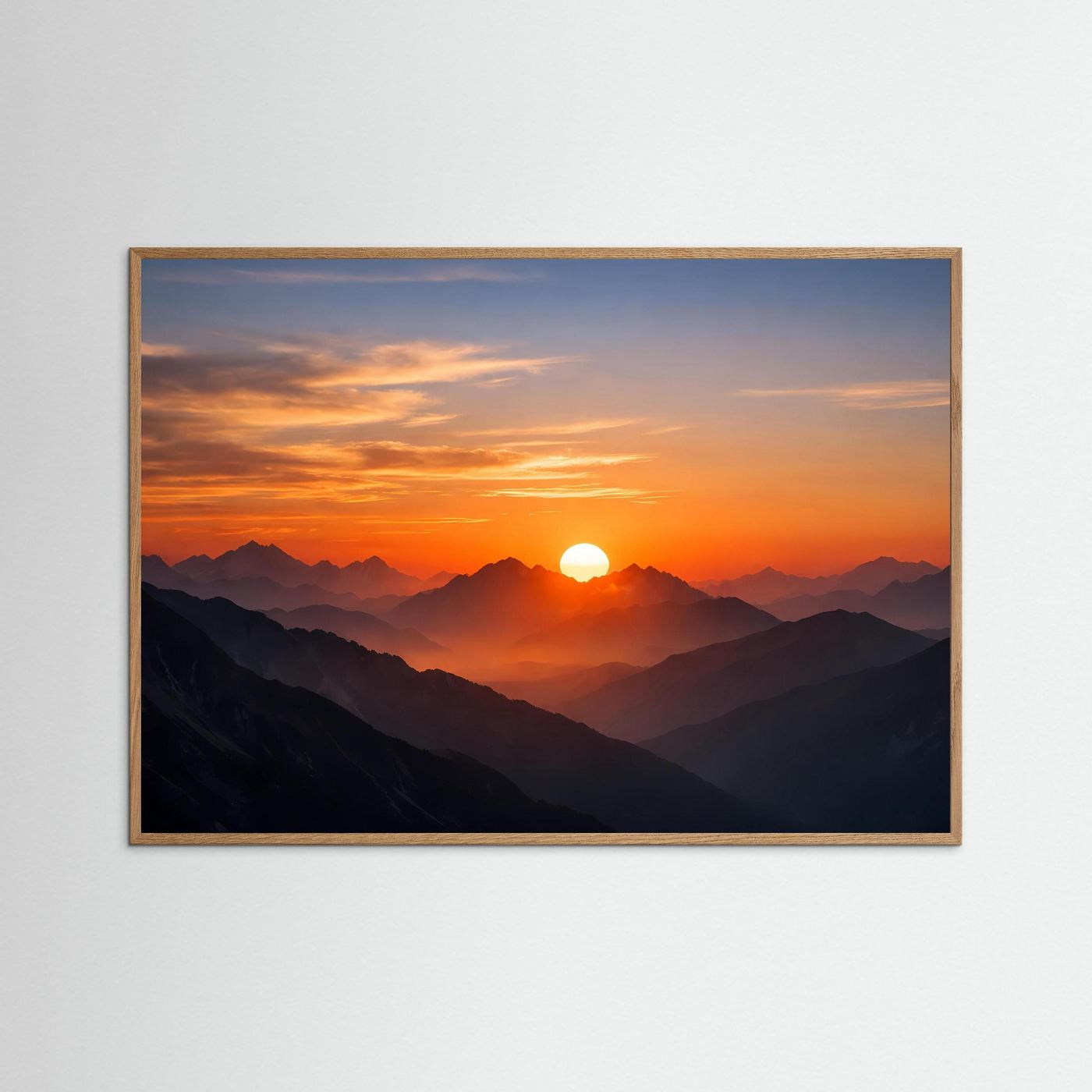 Querformat-Poster Sonnenuntergang über Bergketten im dunkelbraunen Holzrahmen