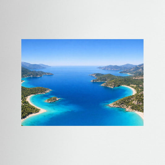 Poster mit türkisblauer Lagune und Buchten, ohne erkennbaren Rahmen