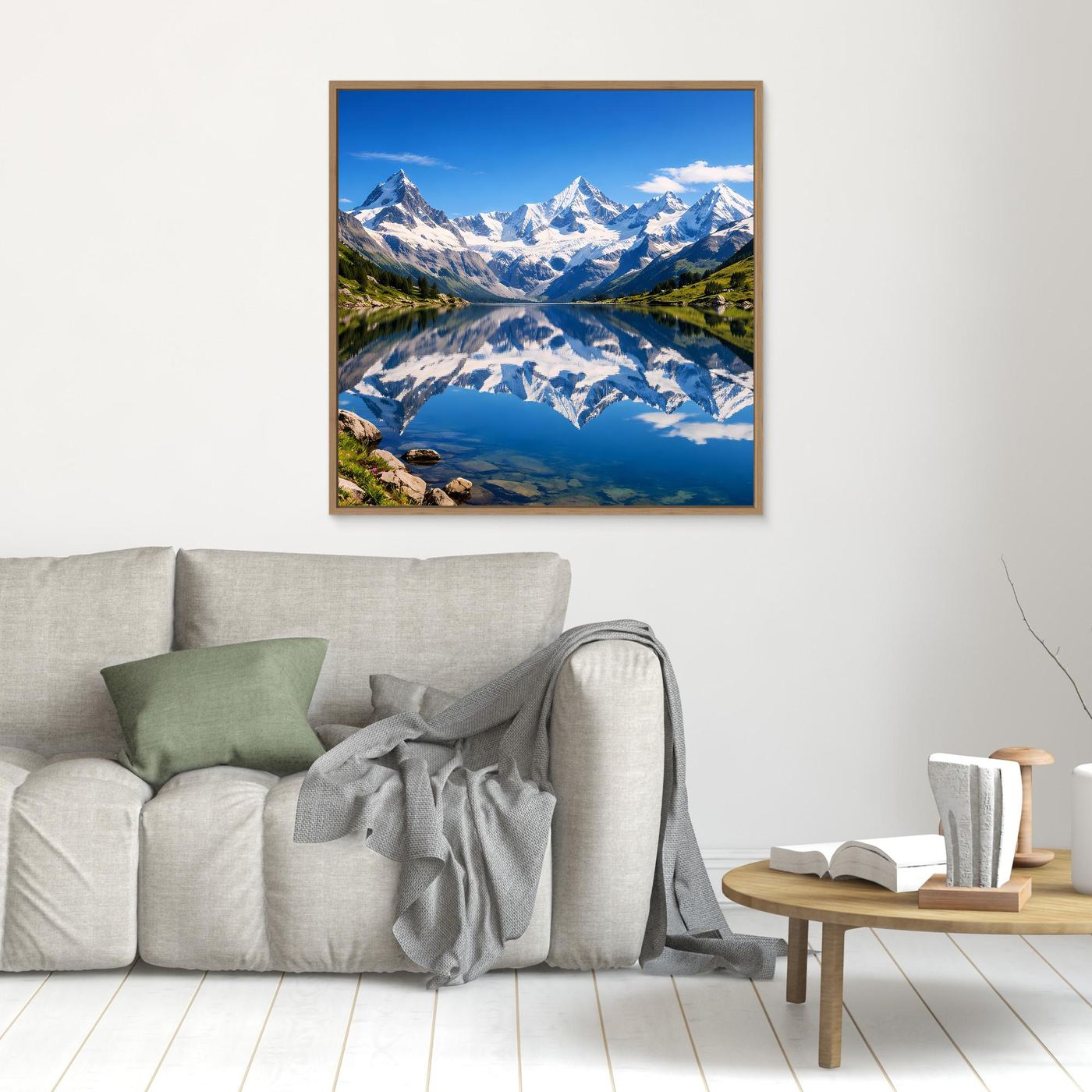 Leinwandbild Alpen-Bergsee mit Spiegelung und Bergpanorama, goldener Holzrahmen