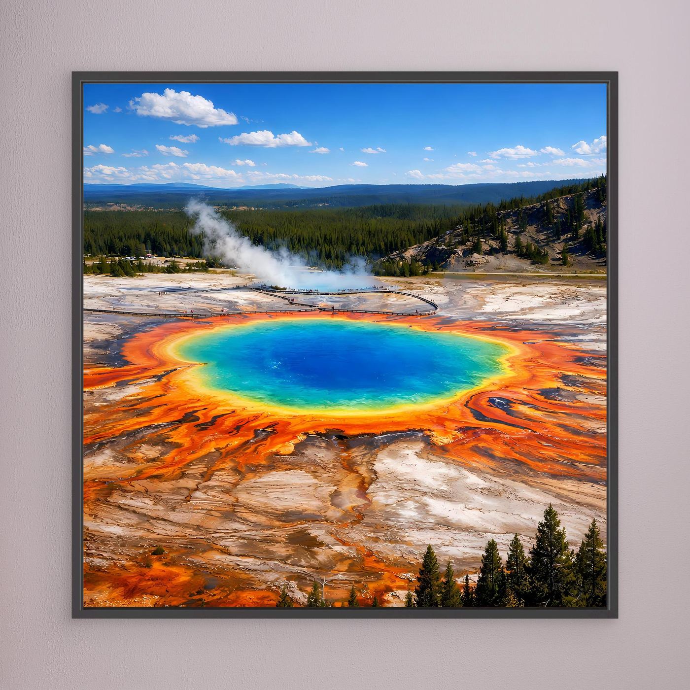 Gerahmtes Leinwandbild Grand Prismatic Spring, blaues Wasserbecken, orange Terrassen und Wald im Hintergrund