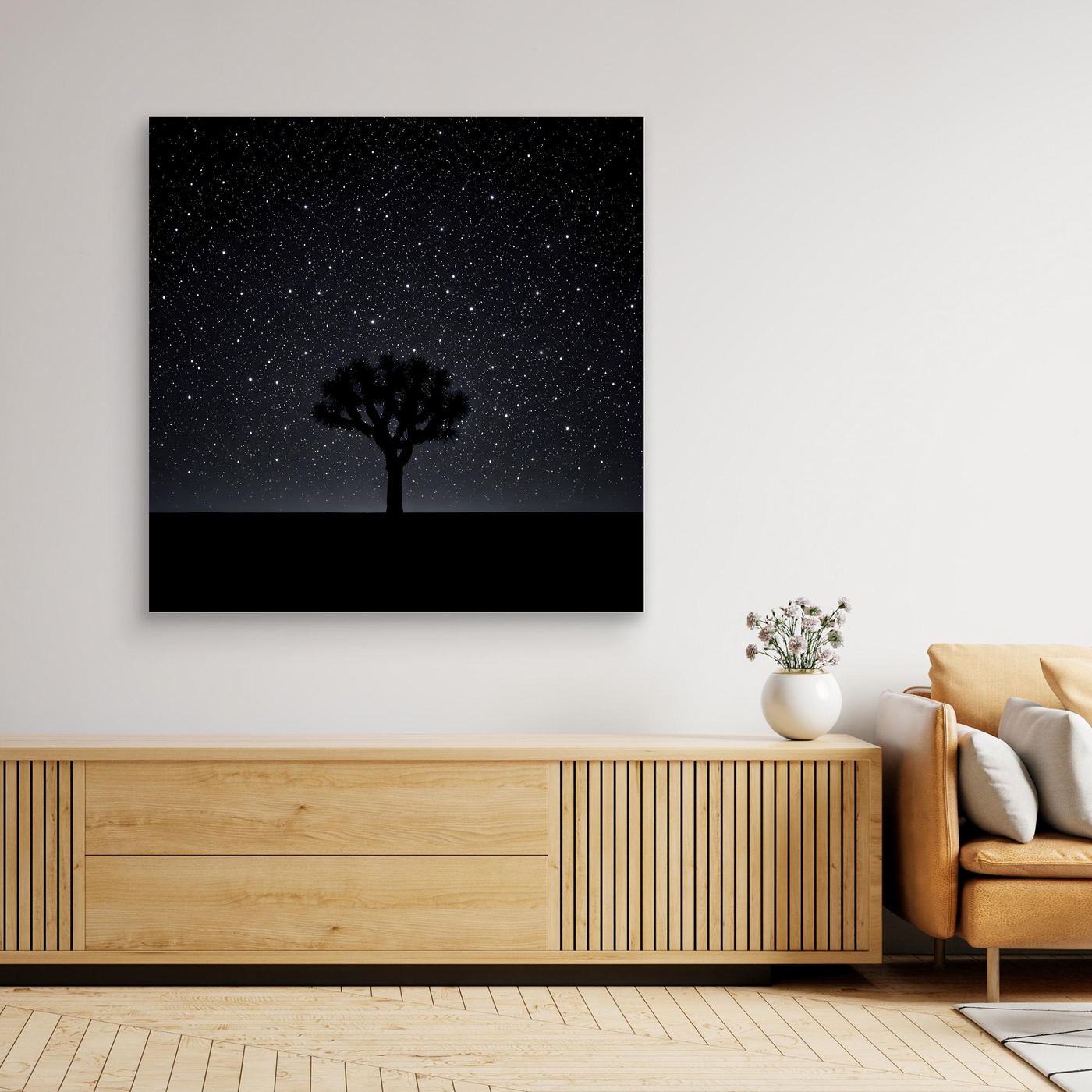 Leinwandbild mit Sternenhimmel über Wüste und Baum-Silhouette, schwarzer Rahmen