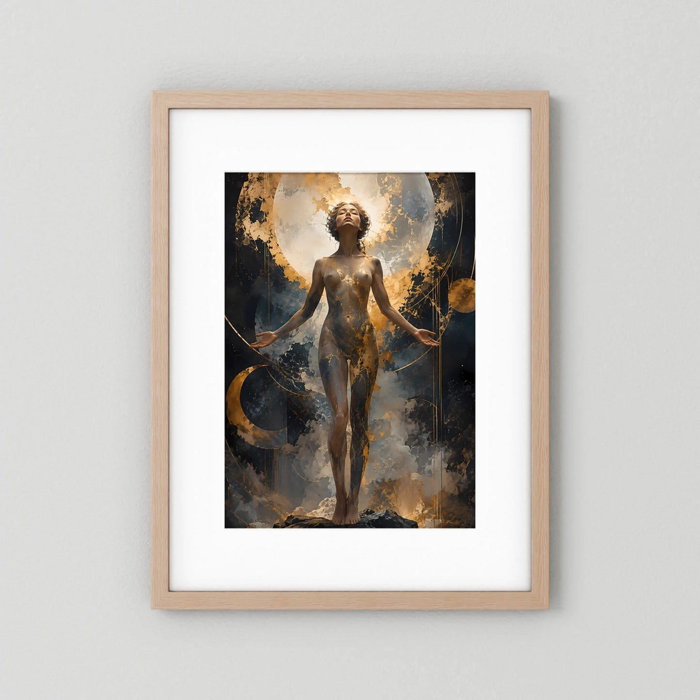 Mondgöttin in Gold | Mystische Frau vor Vollmond | Poster Hochformat