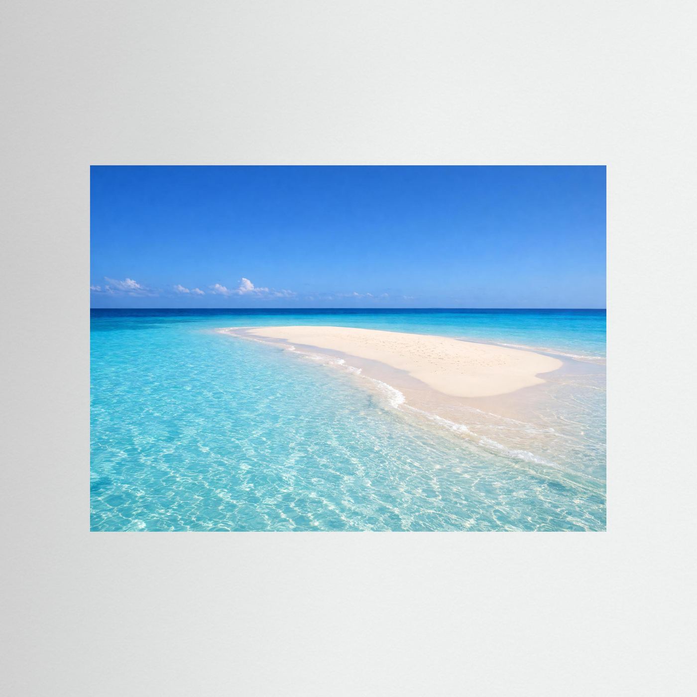Strandposter im Querformat mit türkisfarbenem Meer und langer Sandbank, ohne Rahmen