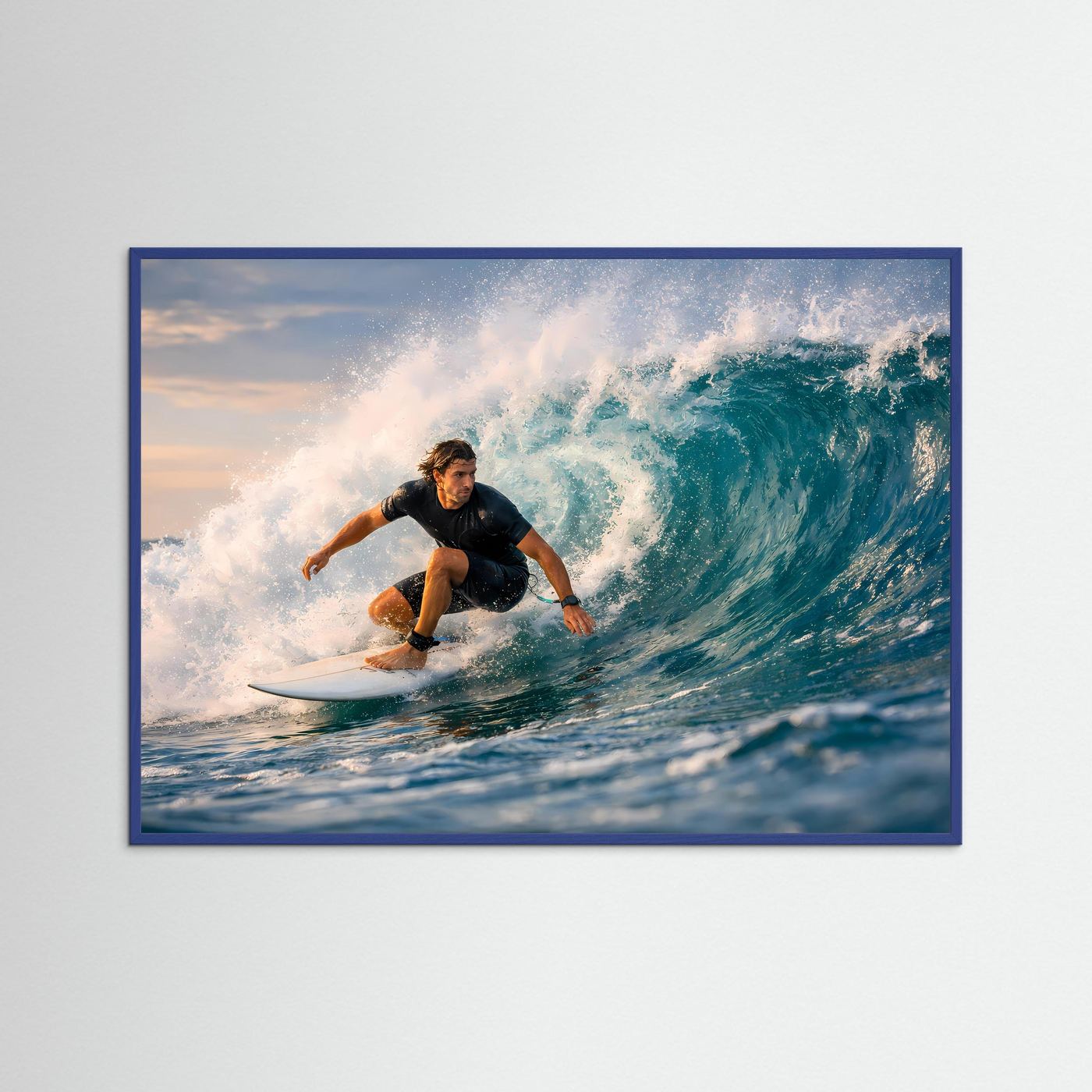 Surfer-Panorama-Poster im Querformat mit blauem Holzrahmen, Surfer in der Welle
