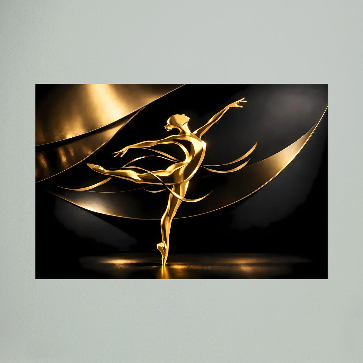 Nahaufnahme: goldene Ballerina auf schwarzem Hintergrund, goldene Lichtreflexe