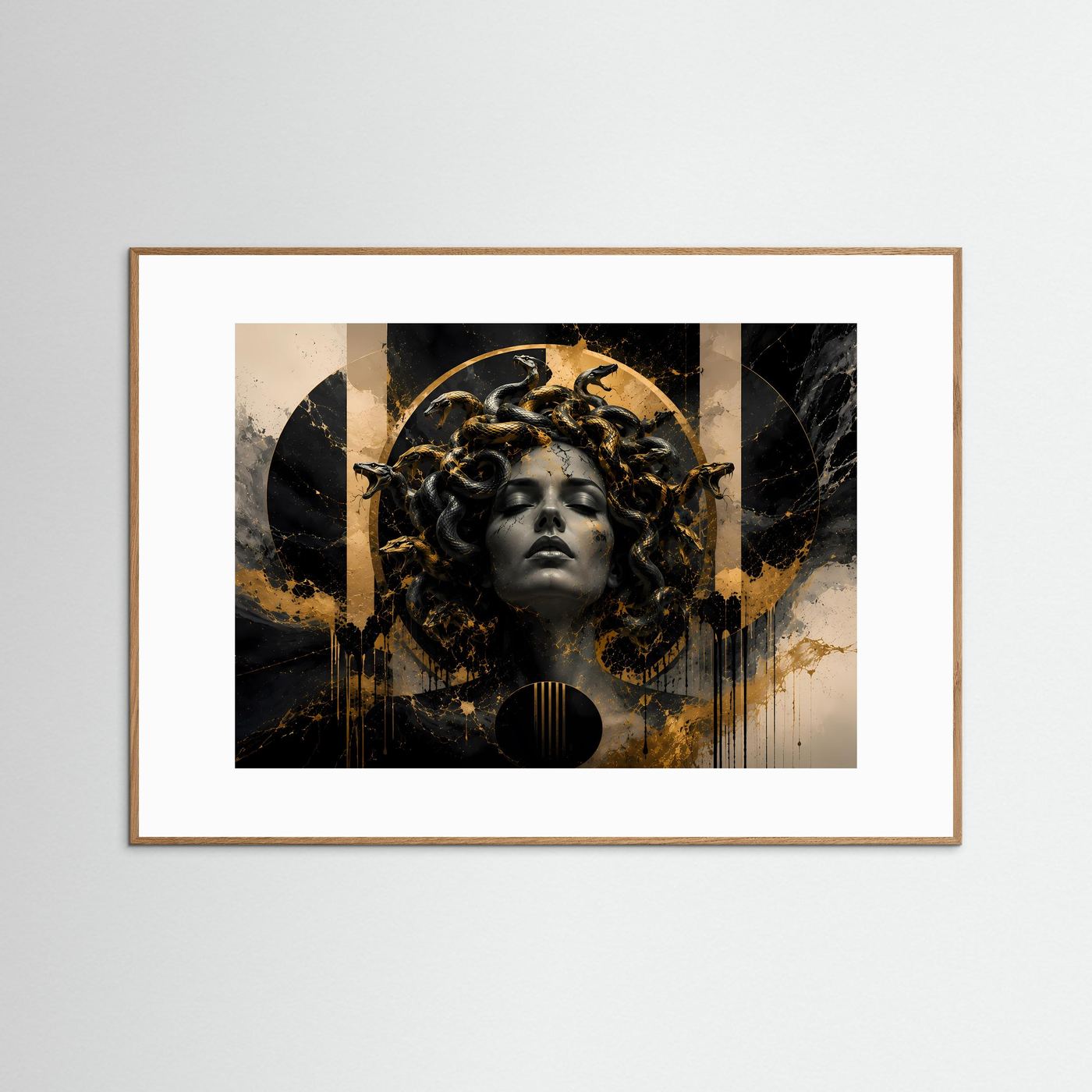Medusa in Schwarz & Gold | Mystische Schlangenkunst im Luxusdesign