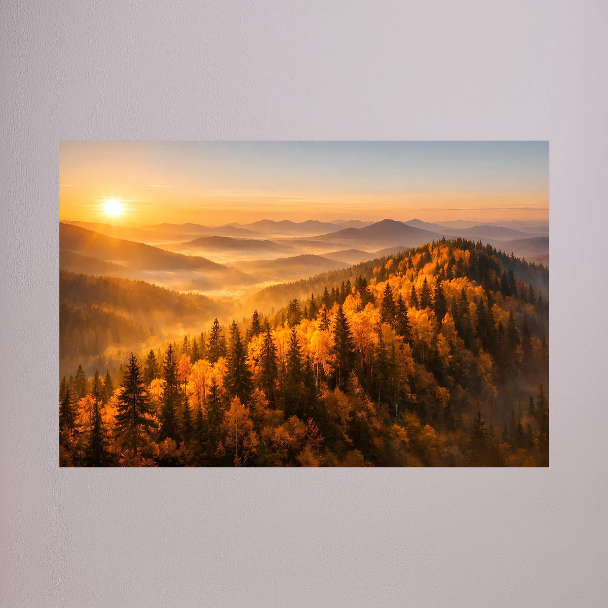 Querformat-Wandbild mit goldenen Herbstbäumen, Bergen und Sonnenaufgang