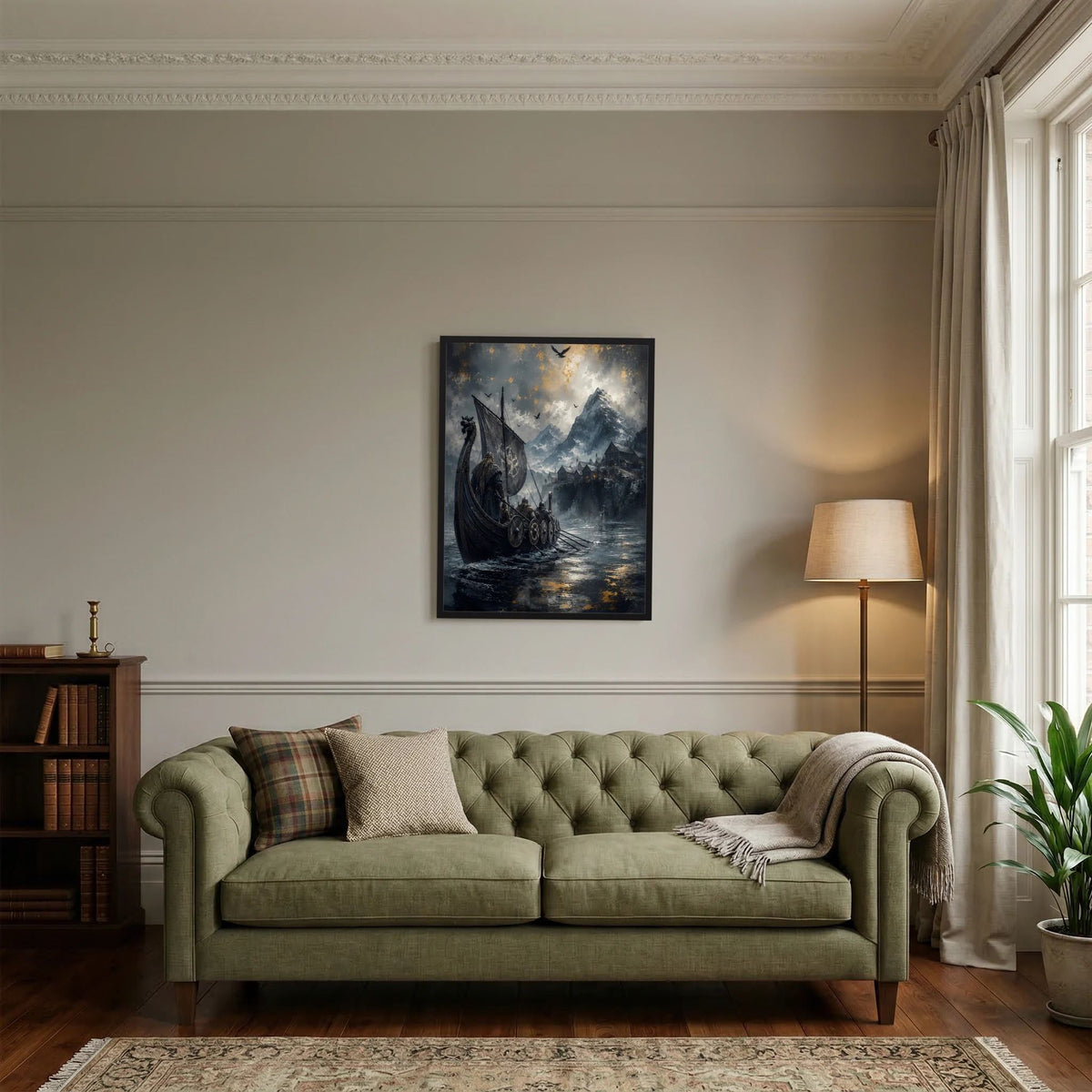 Gerahmtes Poster mit Wikinger-Langschiff und Drachenkopf auf dunklem Wasser, Berge im Hintergrund