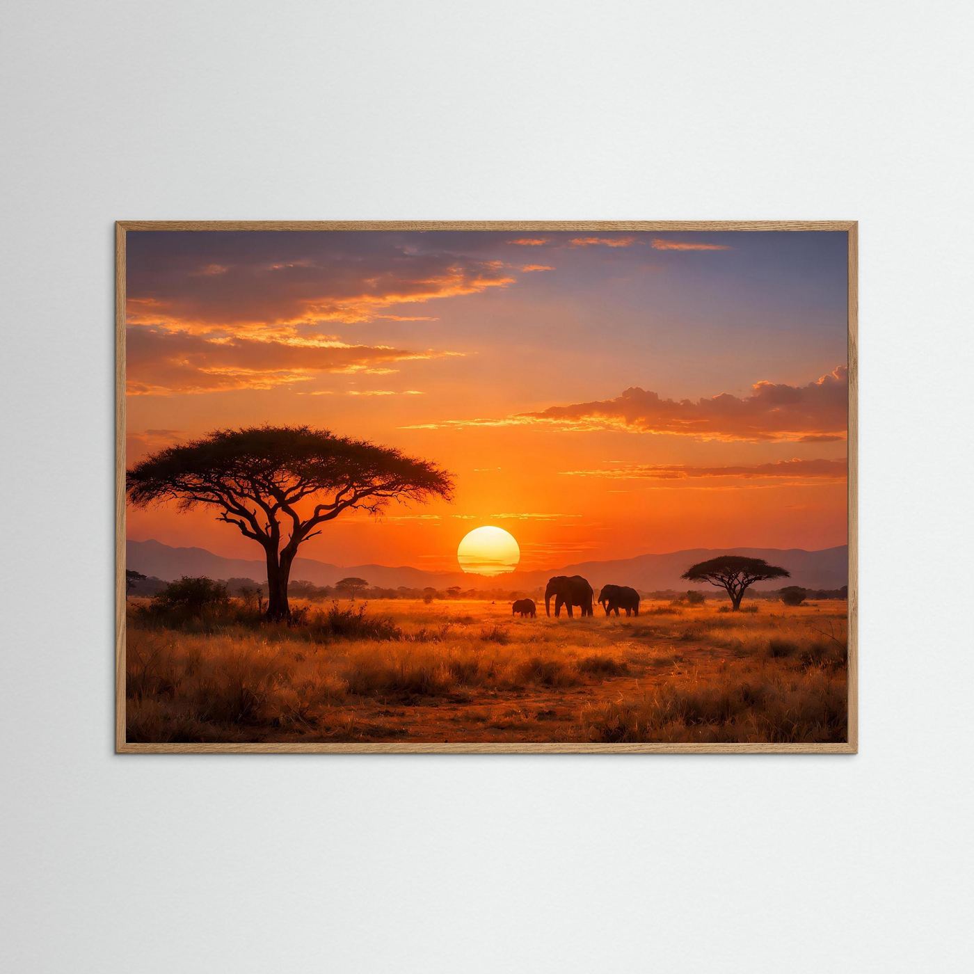 Afrika-Savannenposter mit Elefantenherde und Sonne im Sonnenuntergang, hellbrauner Rahmen