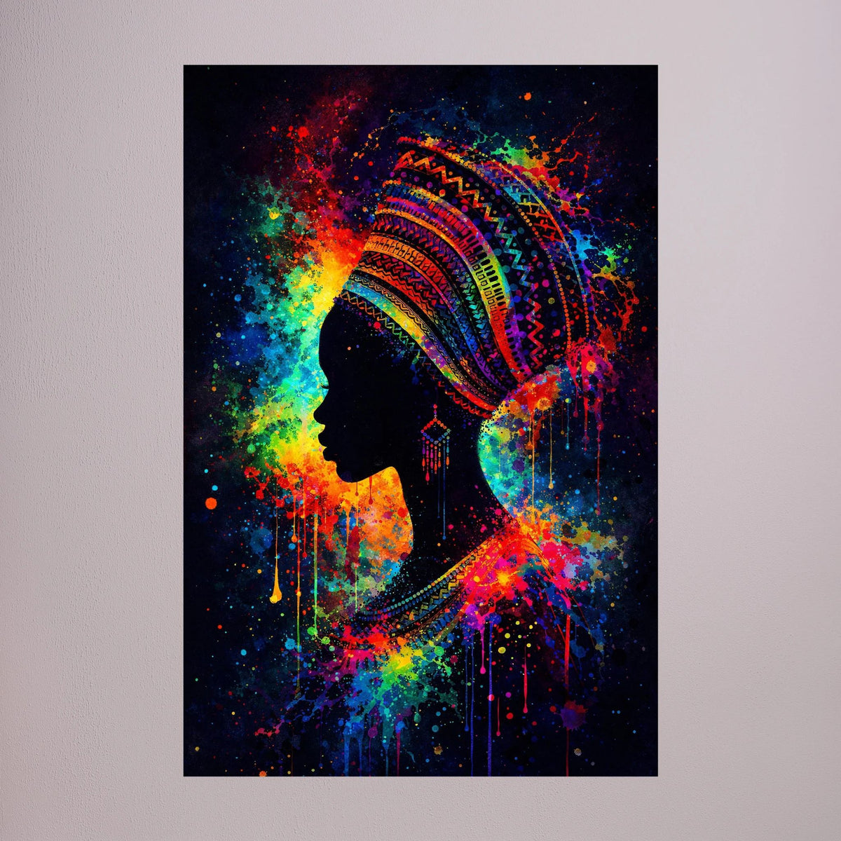Hochformatiges Poster: Frauensilhouette im Profil mit Kopfschmuck, Regenbogen-Spritzer
