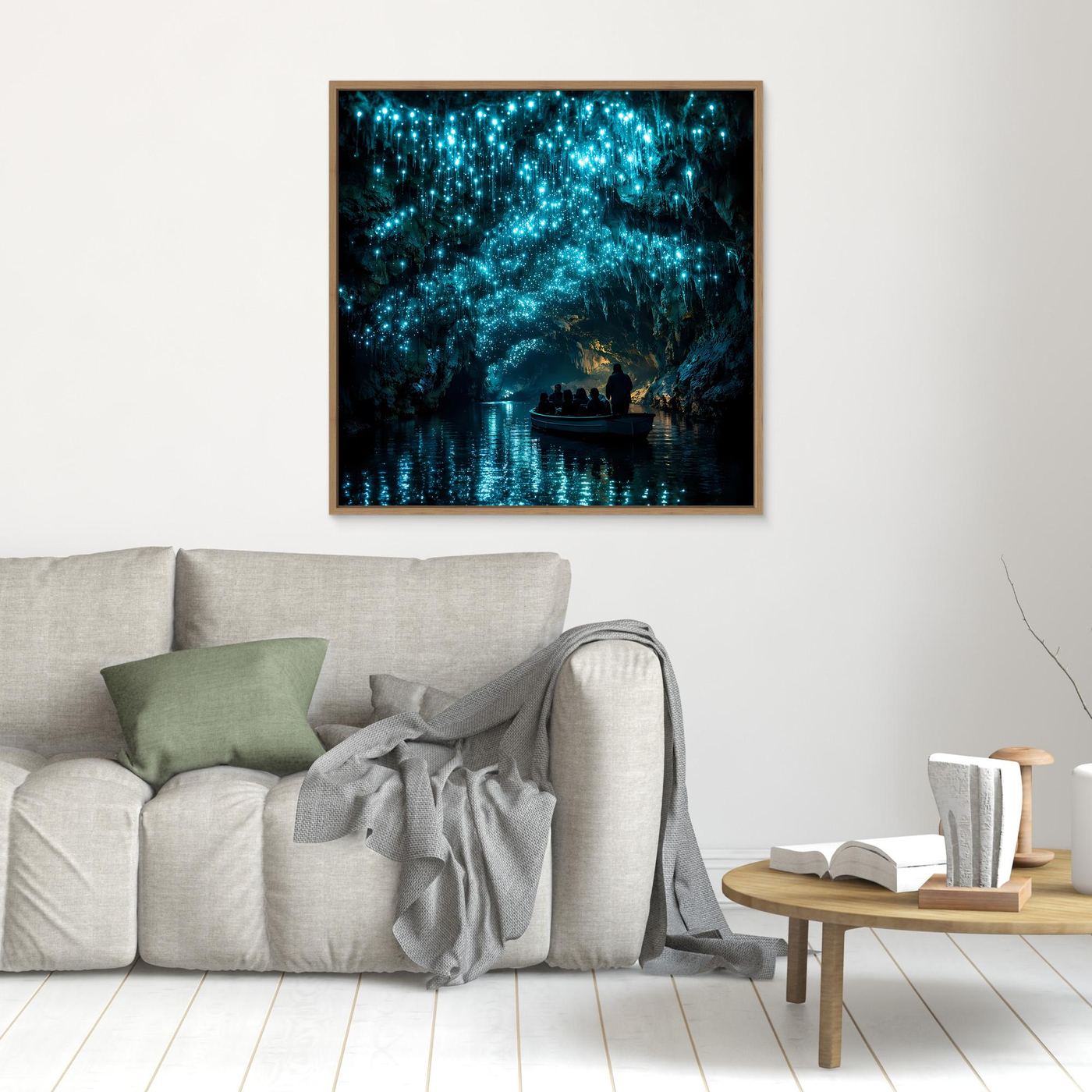 Leinwandbild mit Holzrahmen: Glühwürmchen in der Höhle, Boot im blau schimmernden Wasser