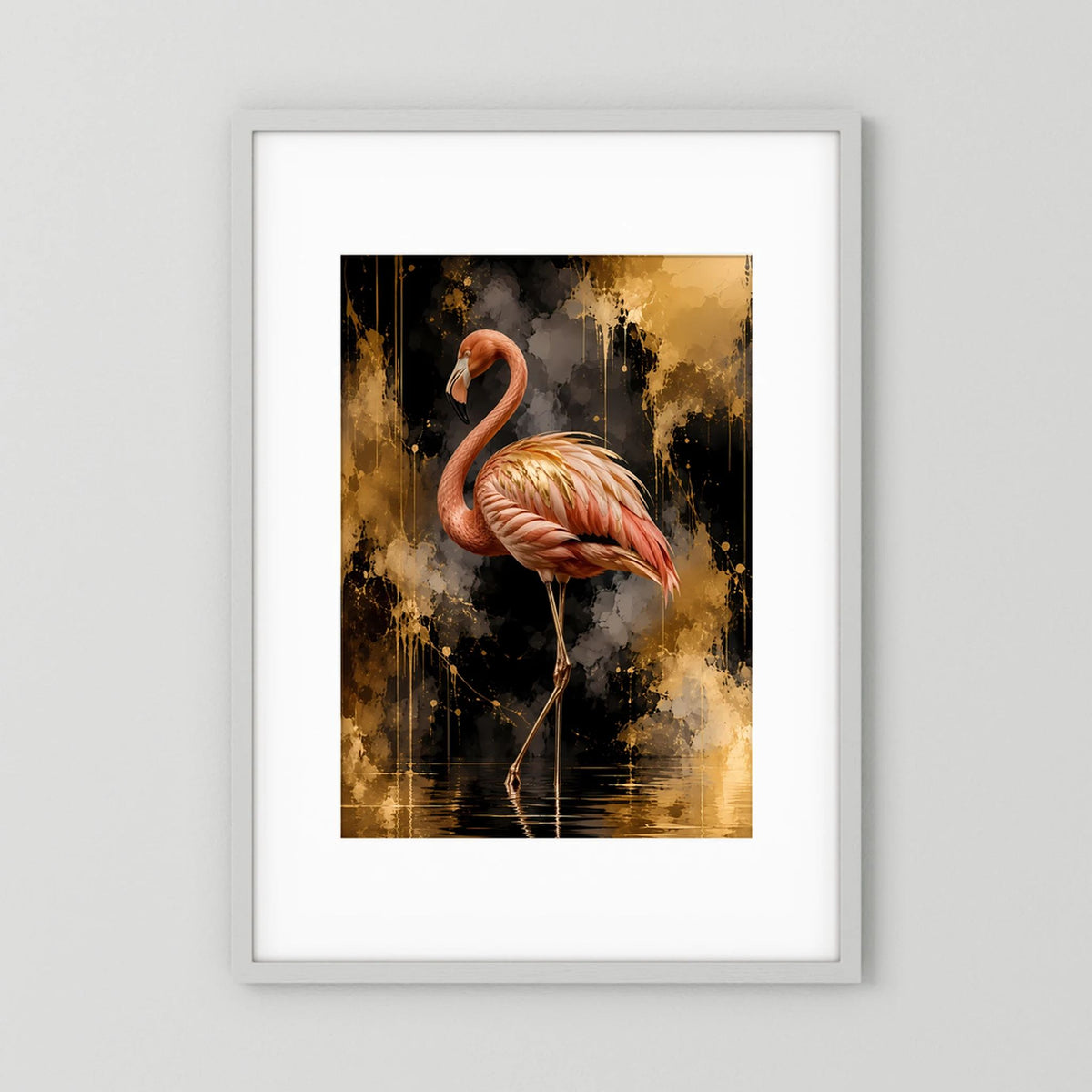Weiß gerahmtes Hochformat-Poster mit rosafarbenem Flamingo vor gold-schwarzer Farbfläche