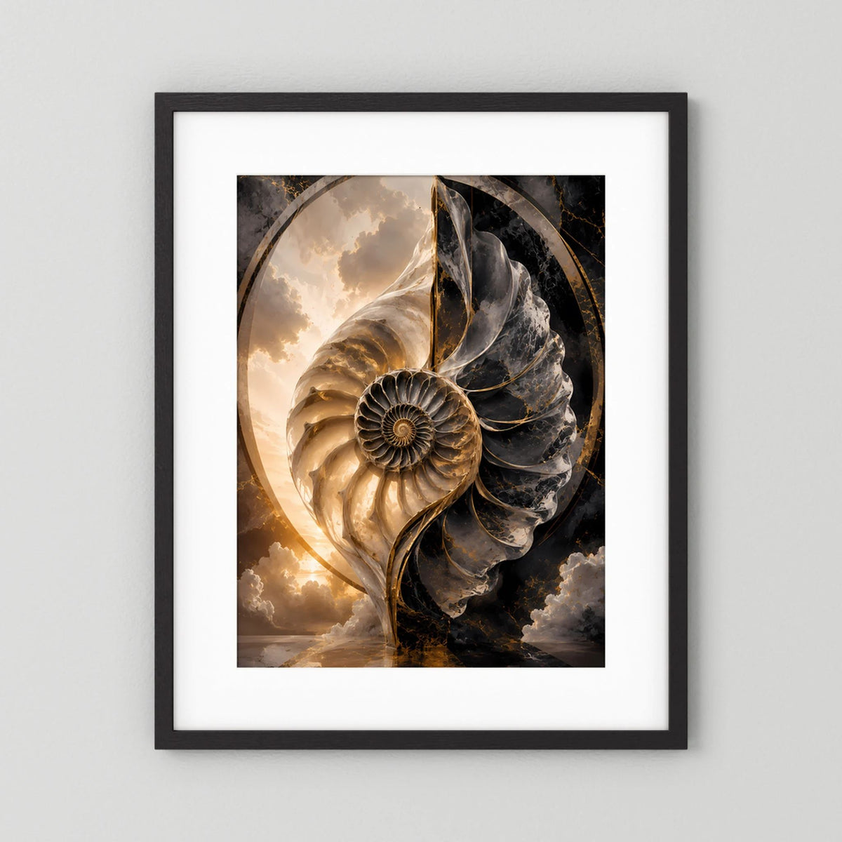 Kunstposter mit Muschelmotiv in Schwarz, Gold und Weiß, schwarz gerahmt mit weißem Rand