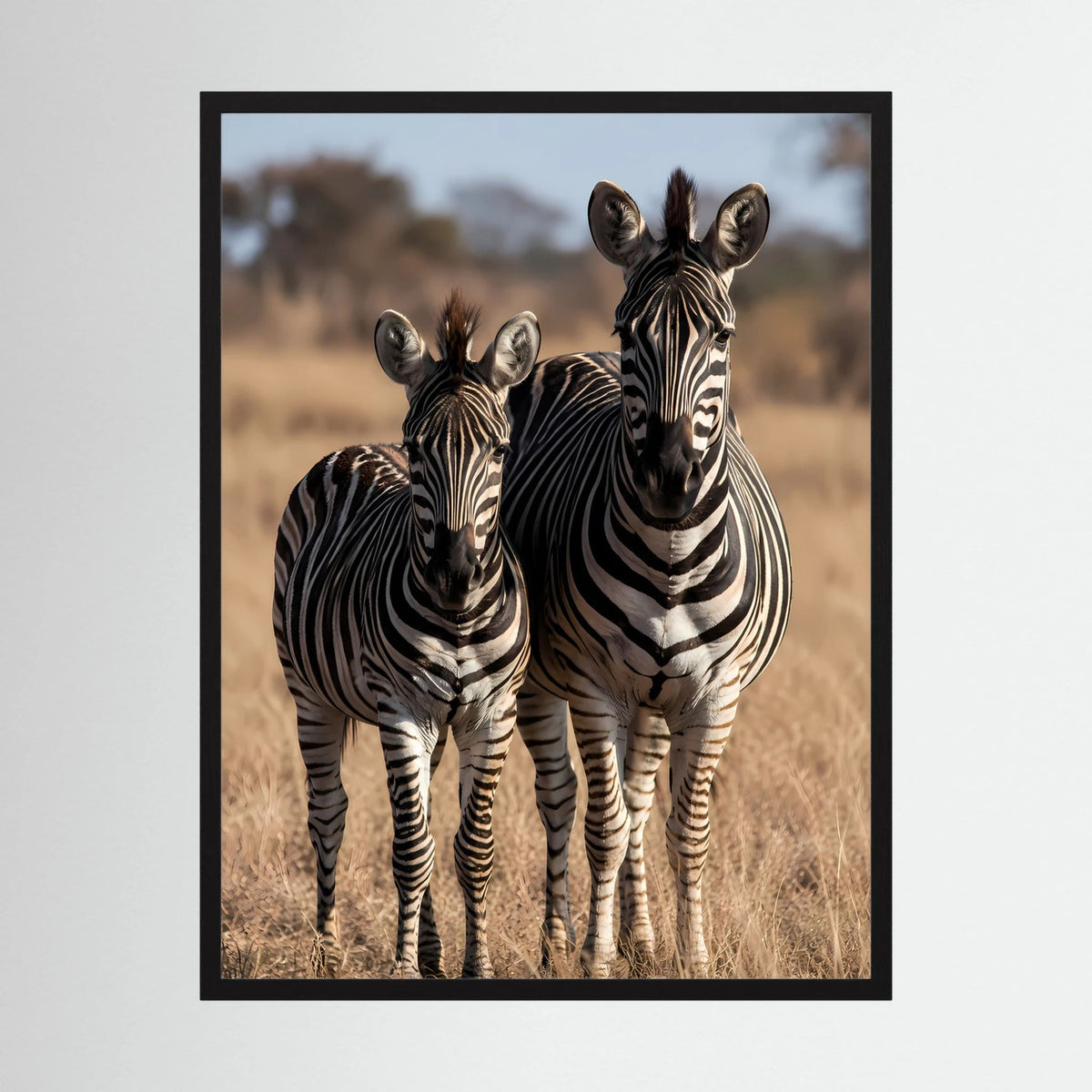 Hochformatiges Poster mit Zebra-Mutter und Jungtier im schwarzen Rahmen