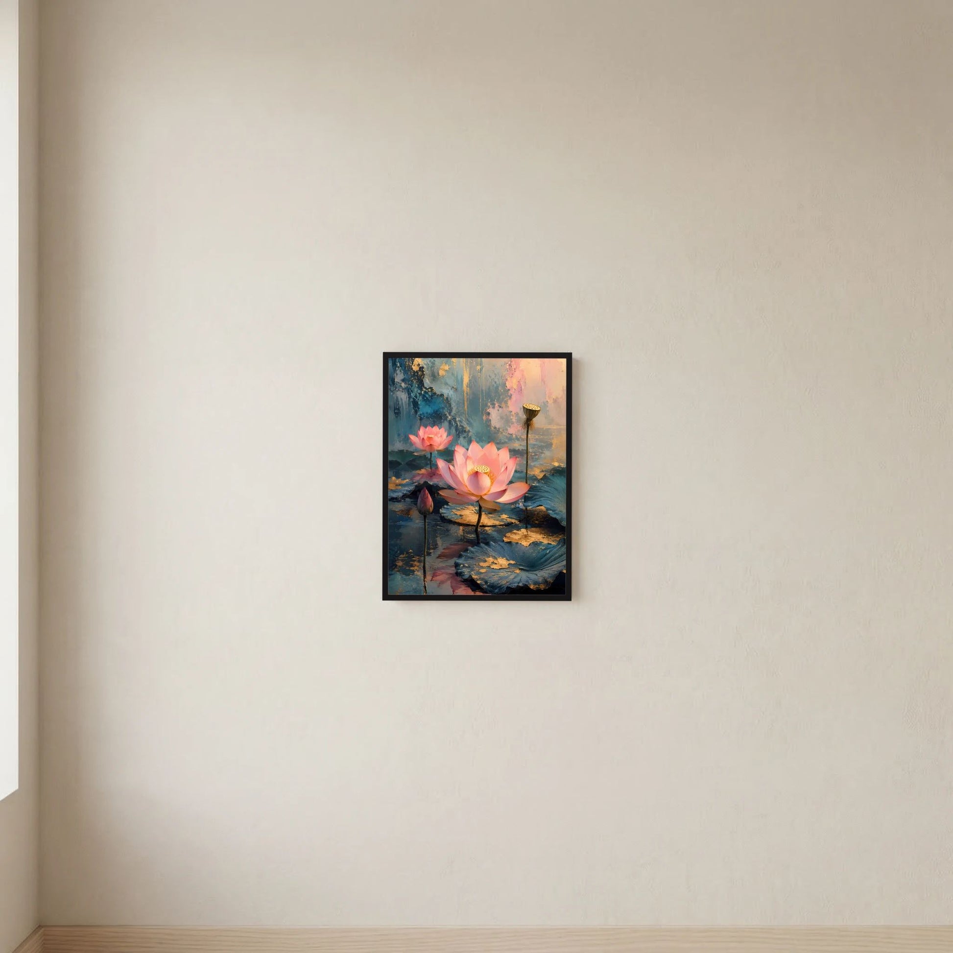 Hochformat-Poster mit rosa Lotusblüten auf petrolfarbenem Wasser, goldene Details, schwarzer Rahmen