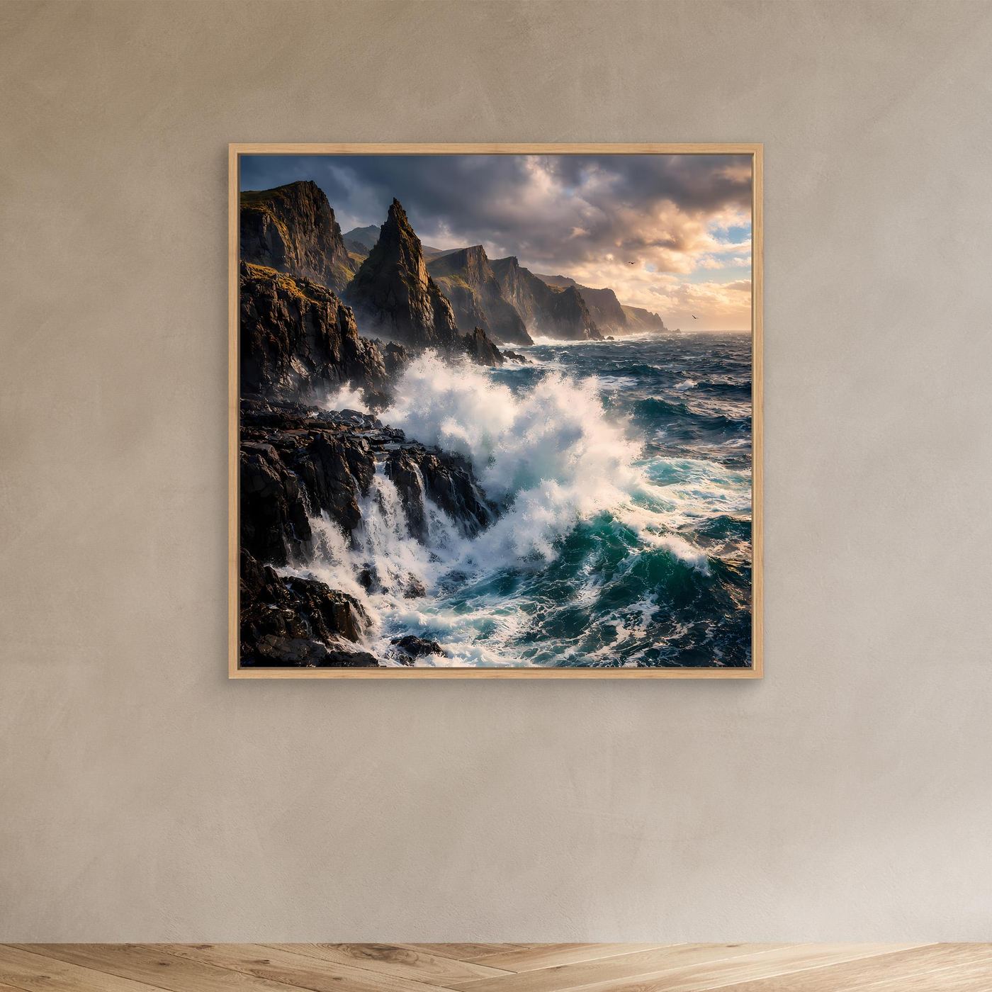 Leinwandbild Meeresbrandung mit hellem Holzrahmen, Brandung und Gischt vor Felsen