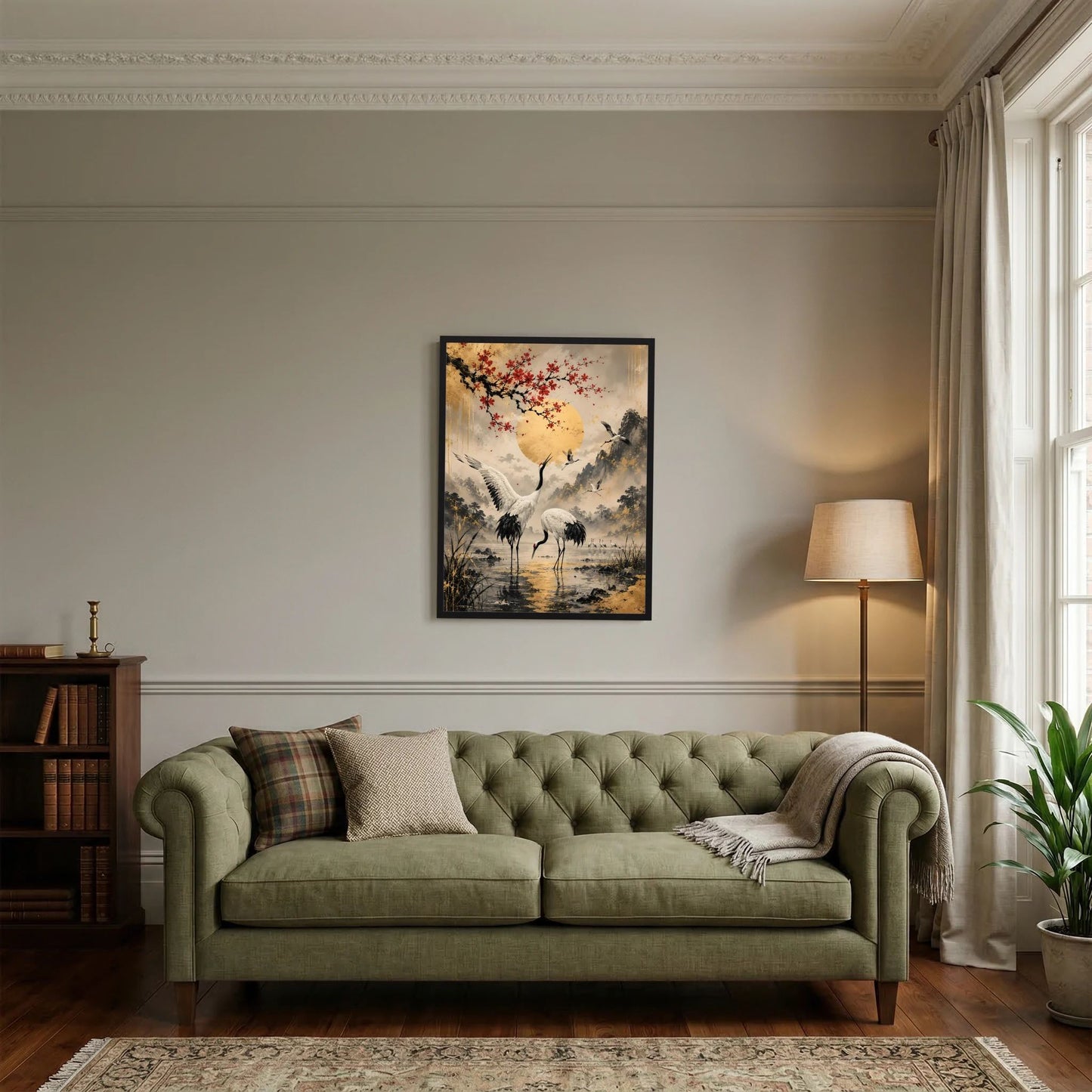 Gerahmtes Poster: Kraniche mit roten Blüten im Vordergrund vor Bergen und gelber Sonne