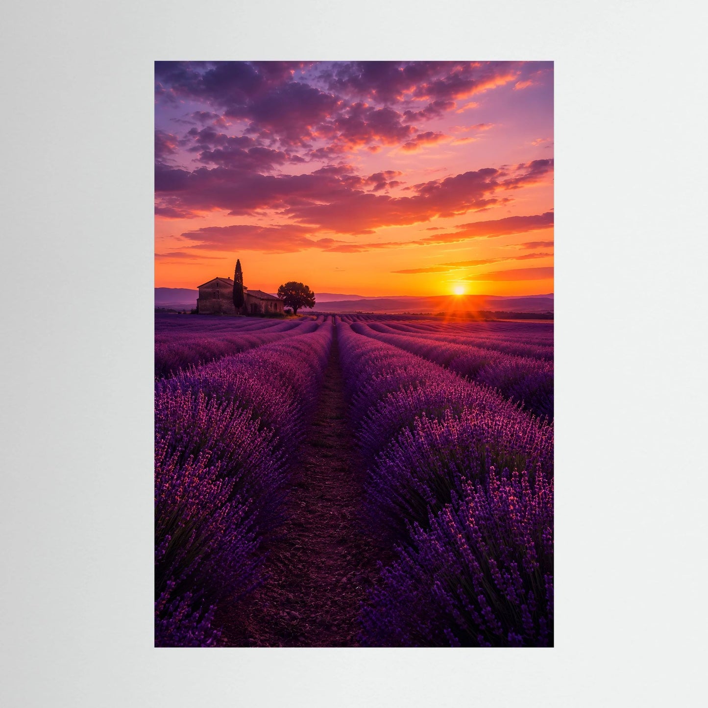 Landschaftsposter mit violettem Lavendelfeld und goldenem Sonnenuntergang im Hochformat