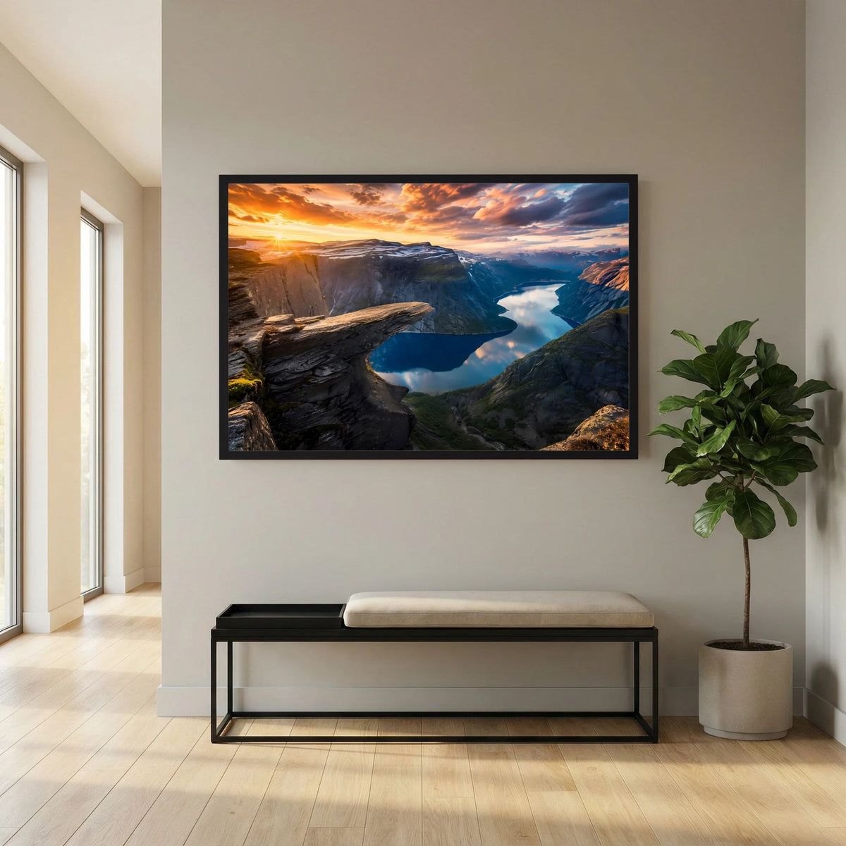 Poster im Querformat: Trolltunga-Felsen und Fjord bei Sonnenuntergang, schwarzer Rahmen