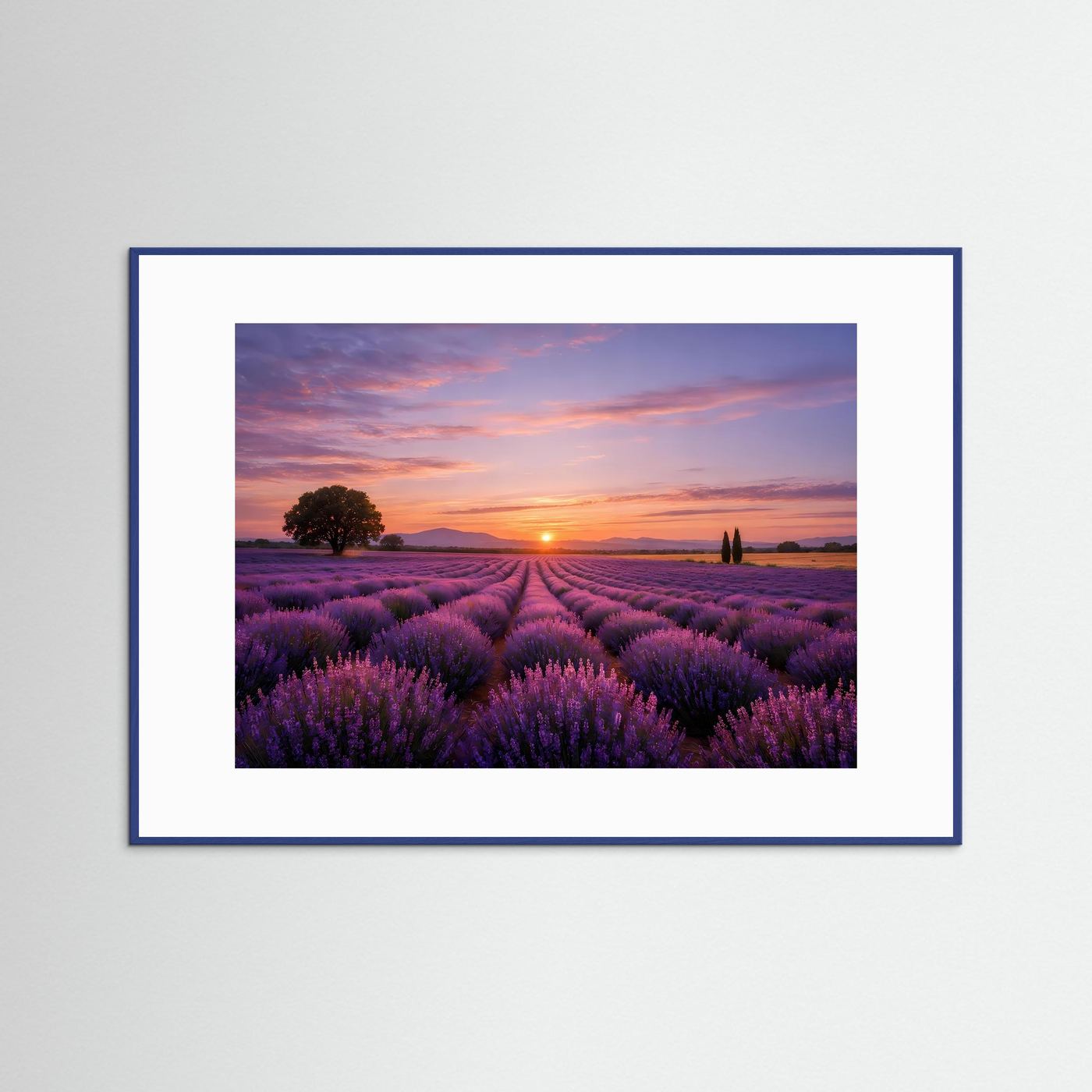 Natur-Poster Querformat mit Lavendelfeld und Sonnenuntergang, blauem Rahmen und weißem Rand